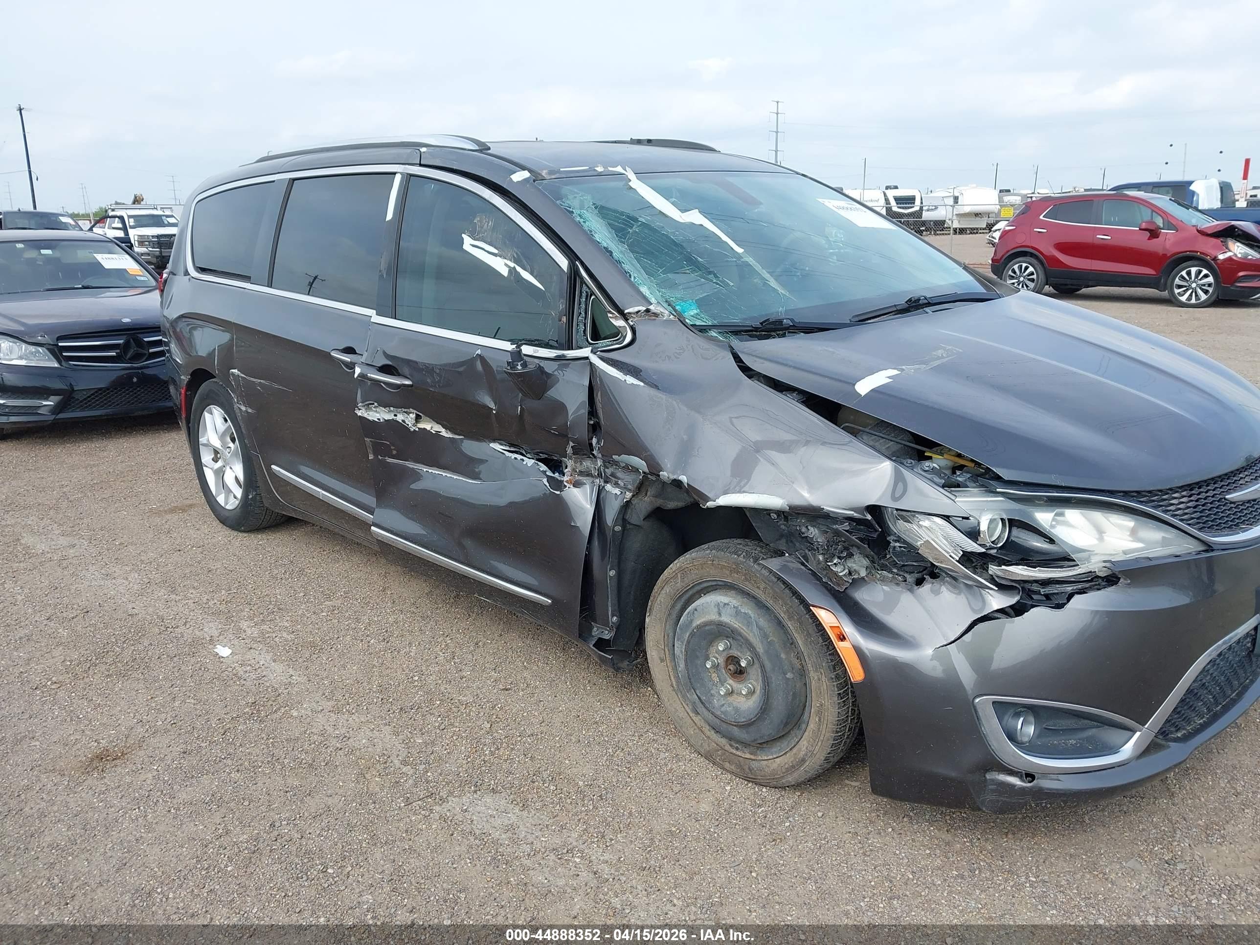 CHRYSLER PACIFICA image 6