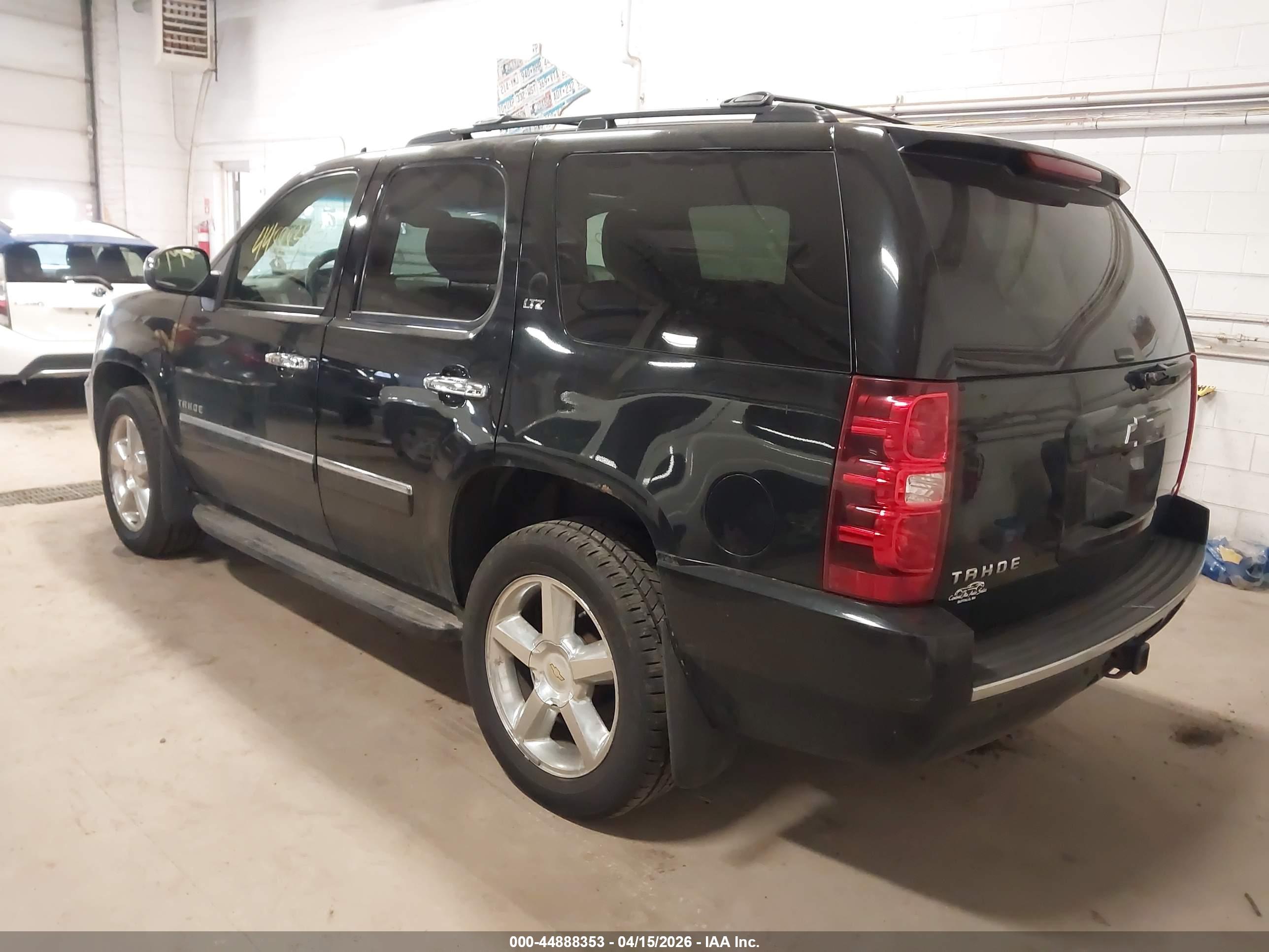 CHEVROLET TAHOE image 3