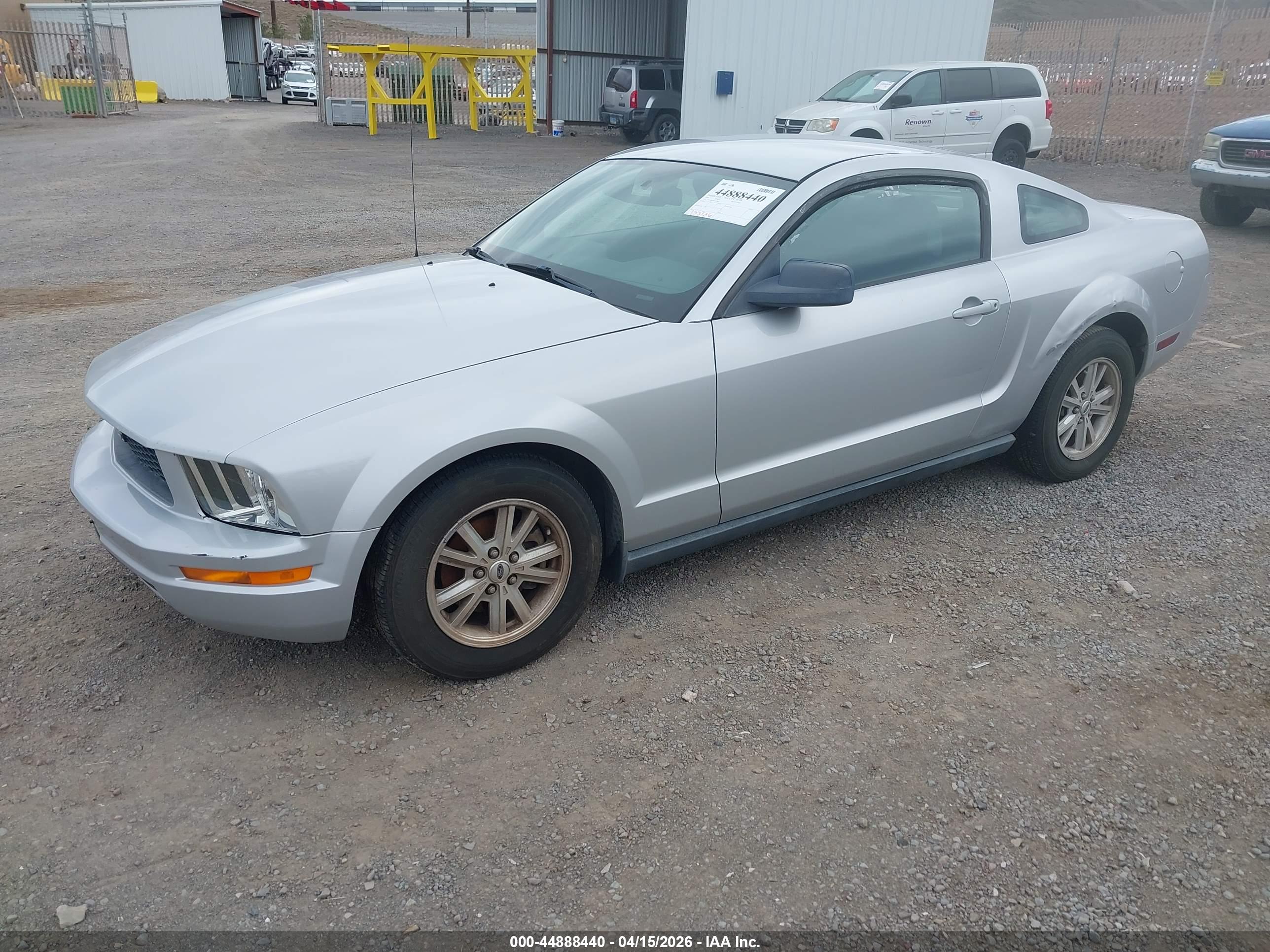 FORD MUSTANG image 2