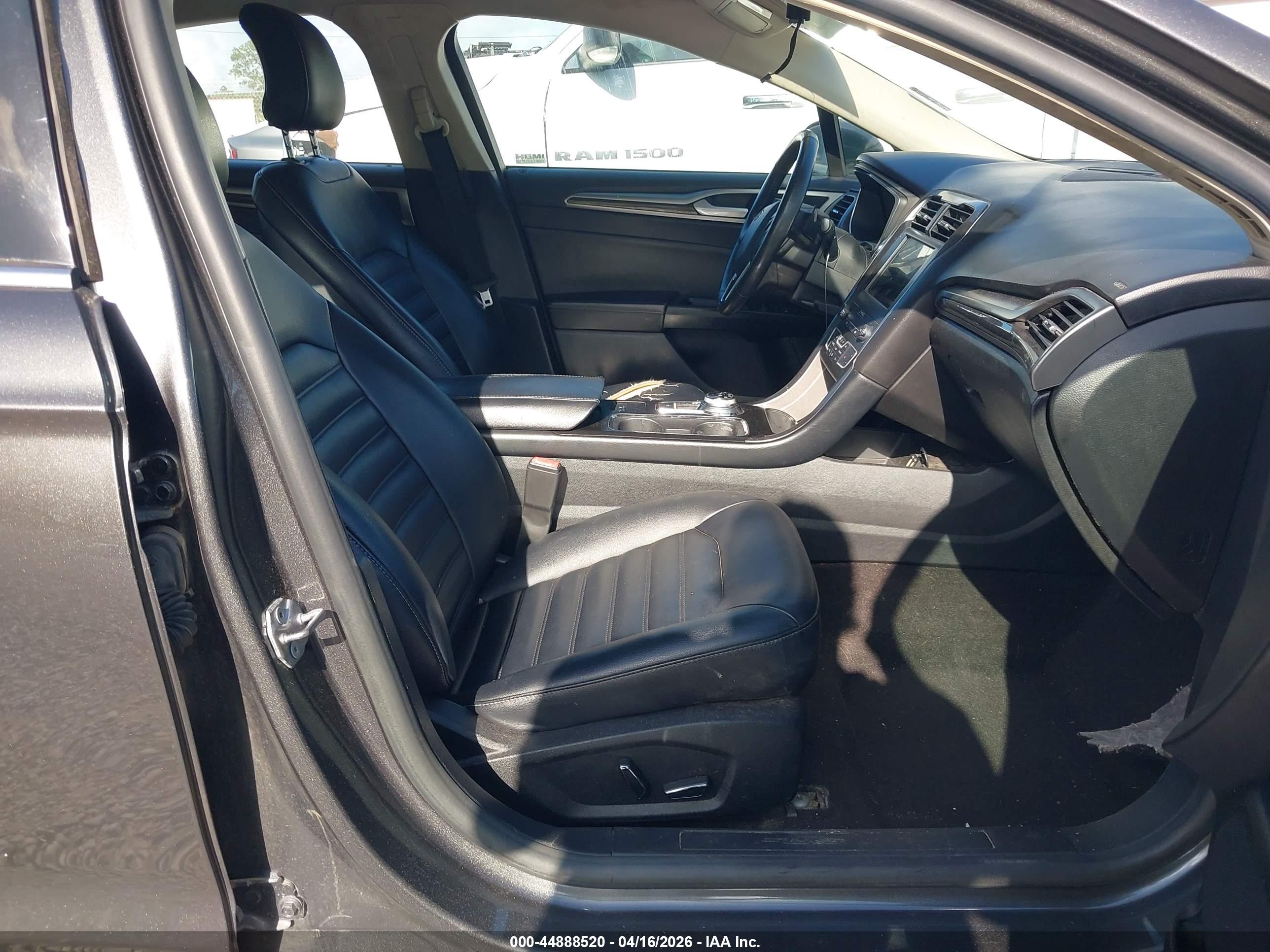 FORD FUSION image 5