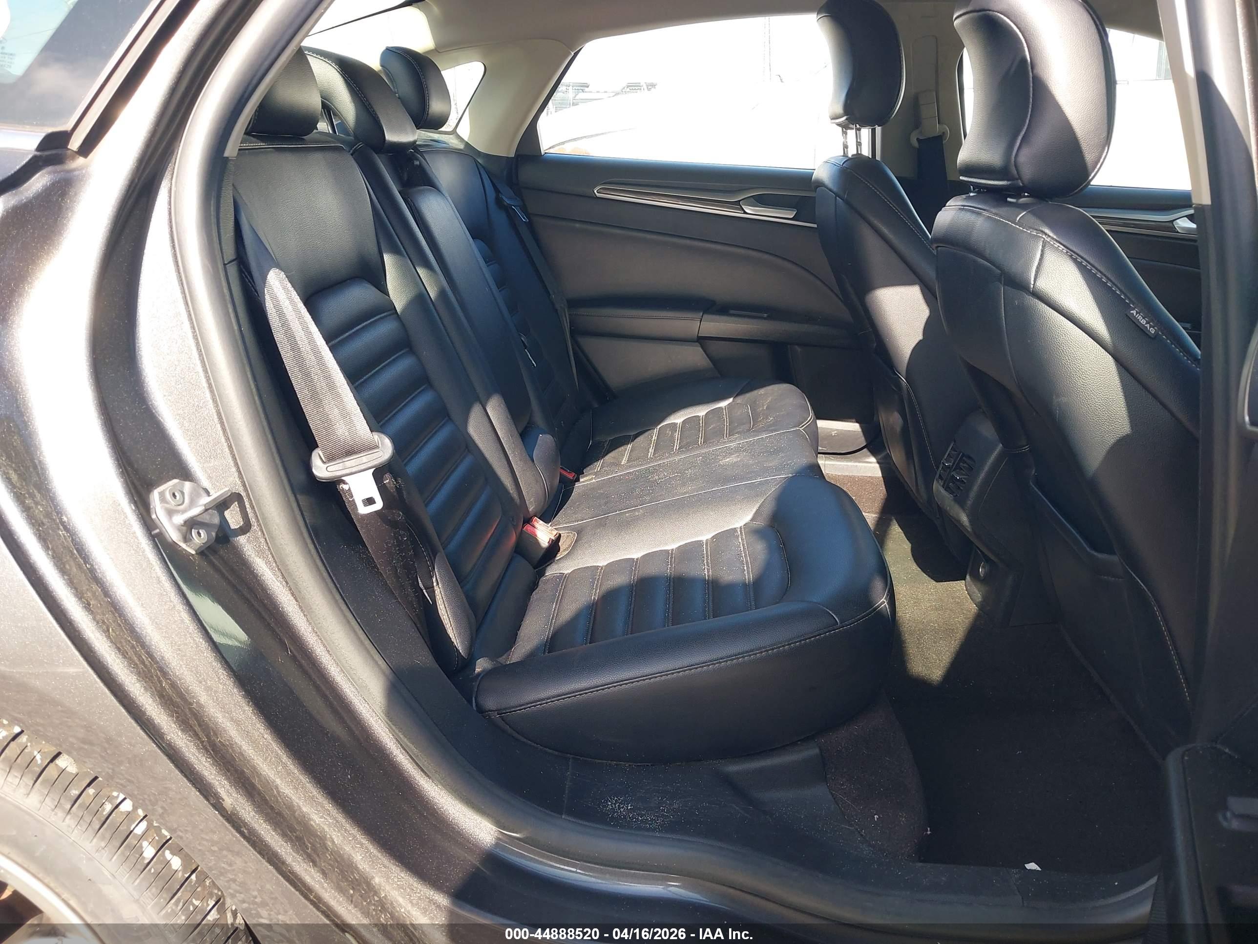 FORD FUSION image 8