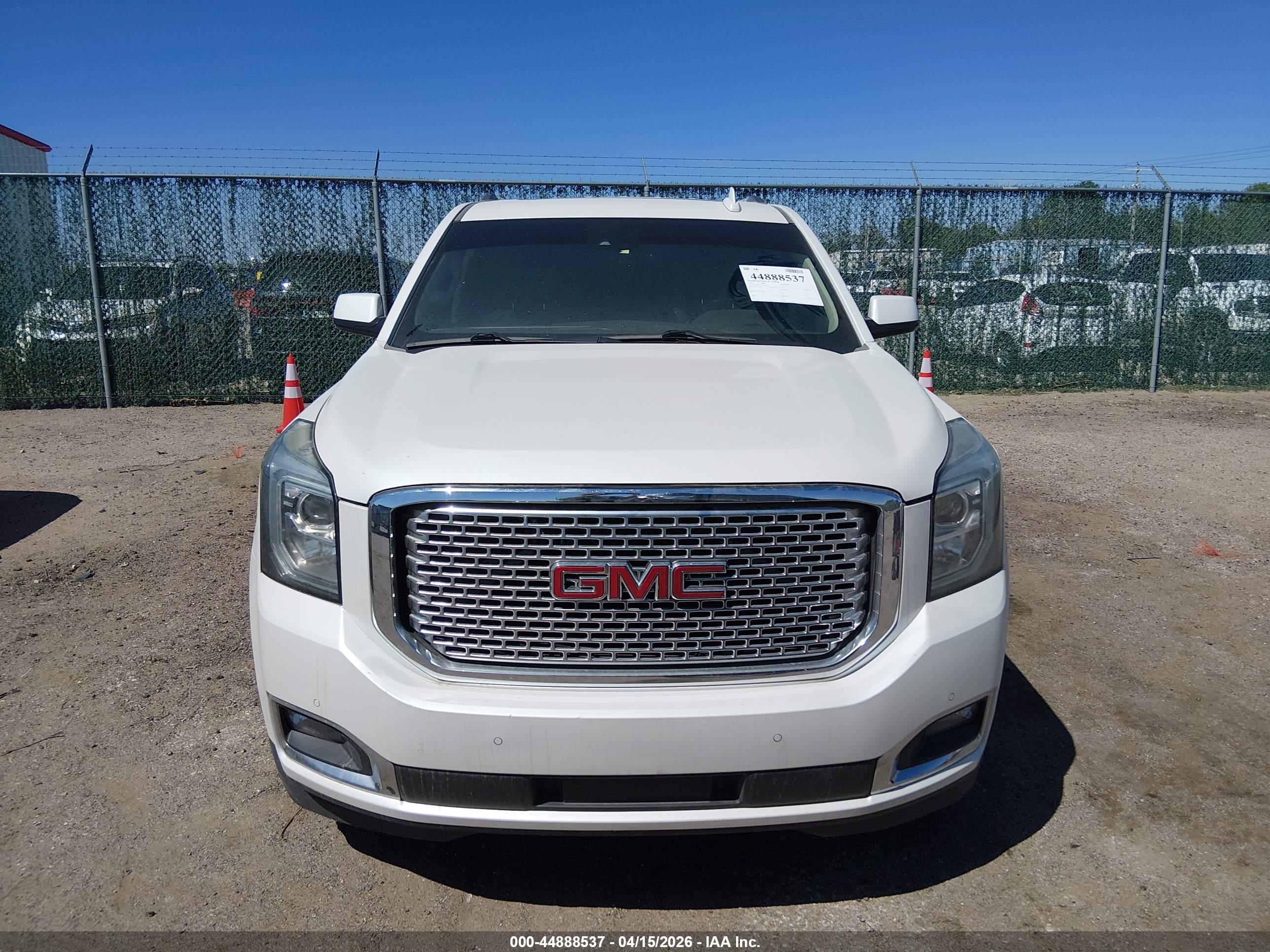 GMC YUKON image 6