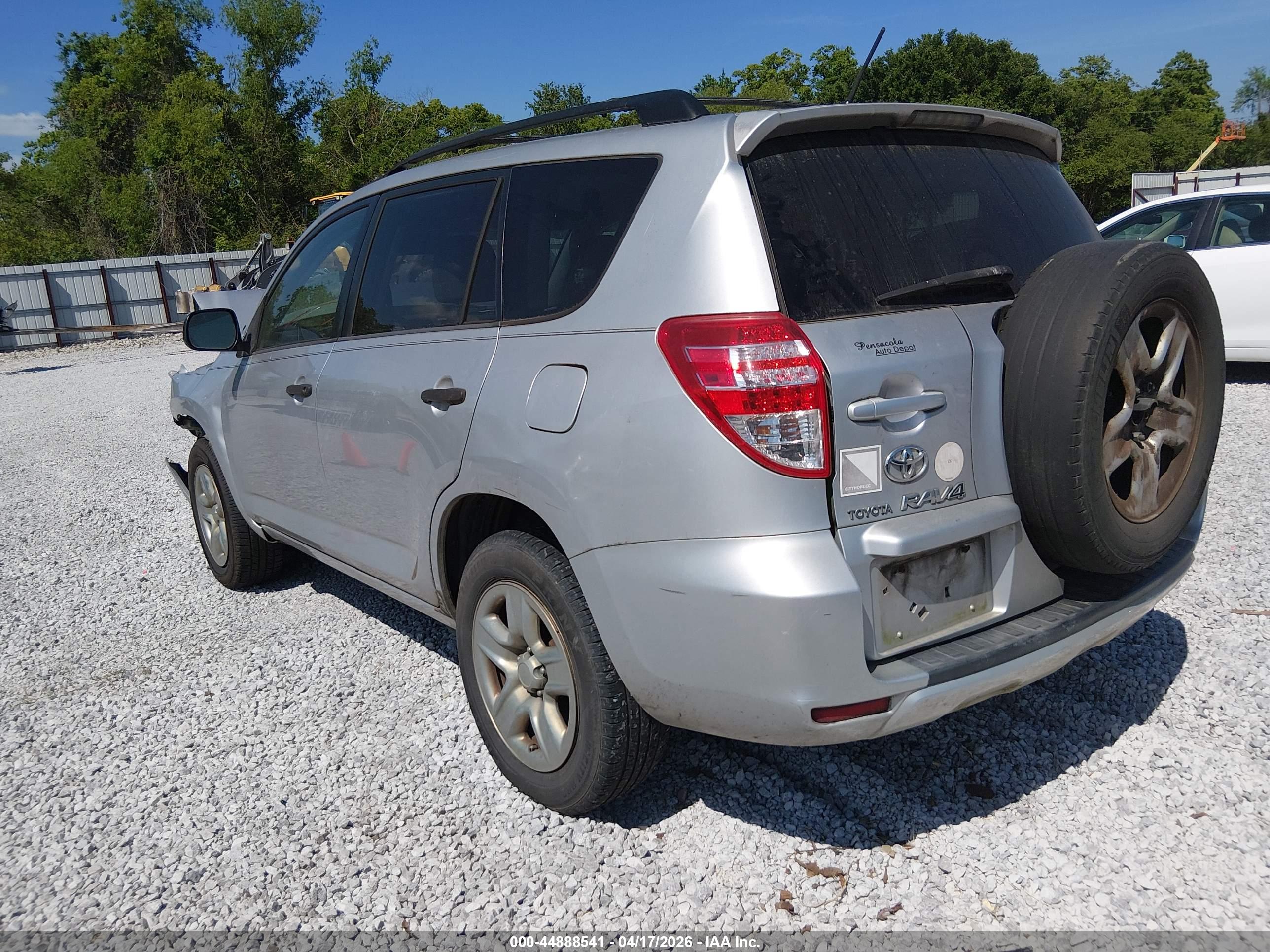 TOYOTA RAV4 image 3
