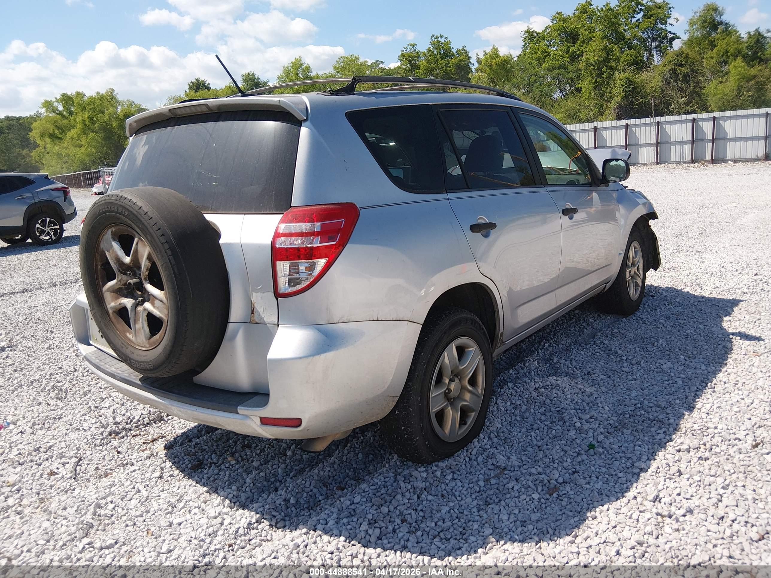 TOYOTA RAV4 image 4