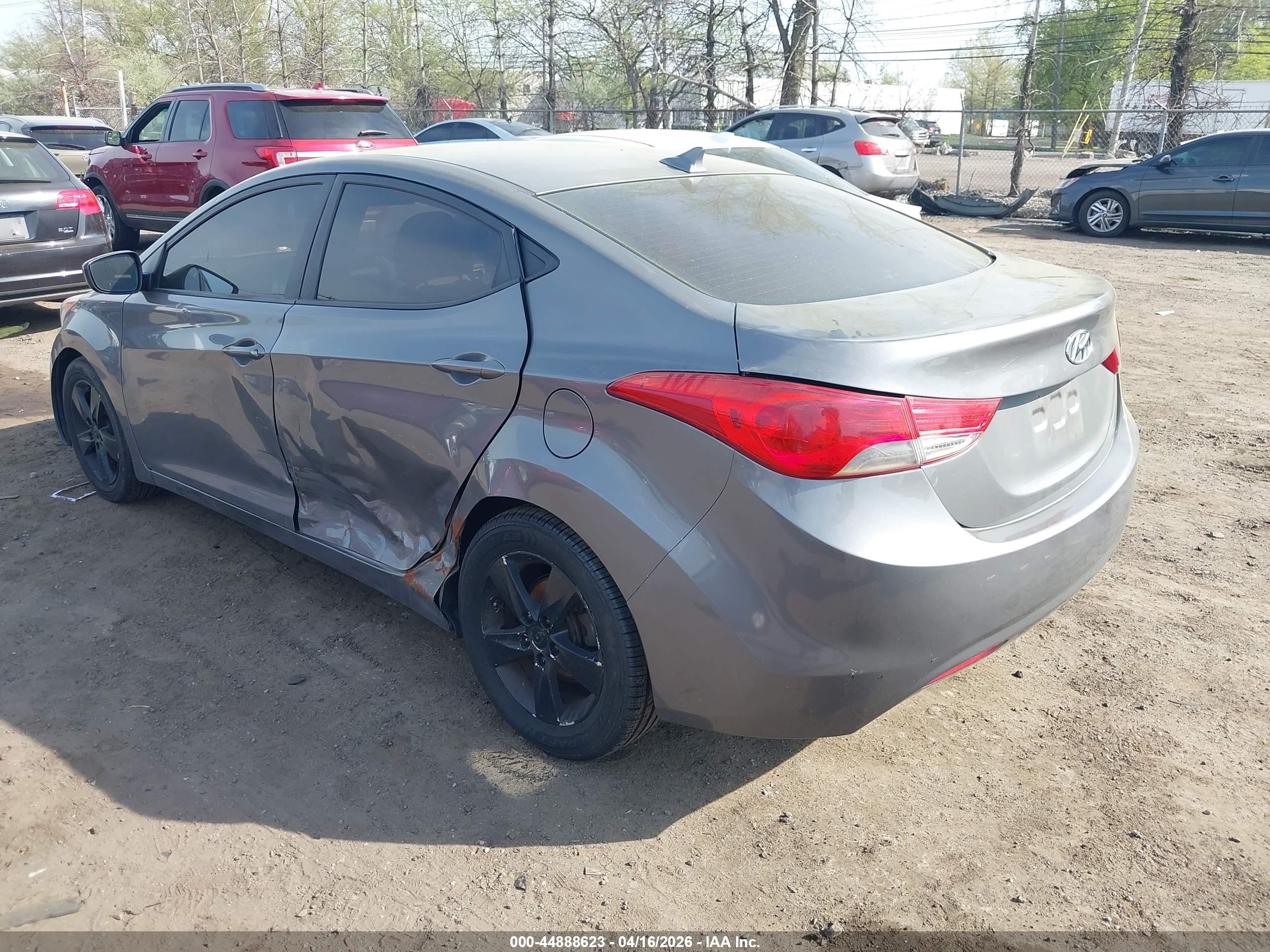HYUNDAI ELANTRA image 3