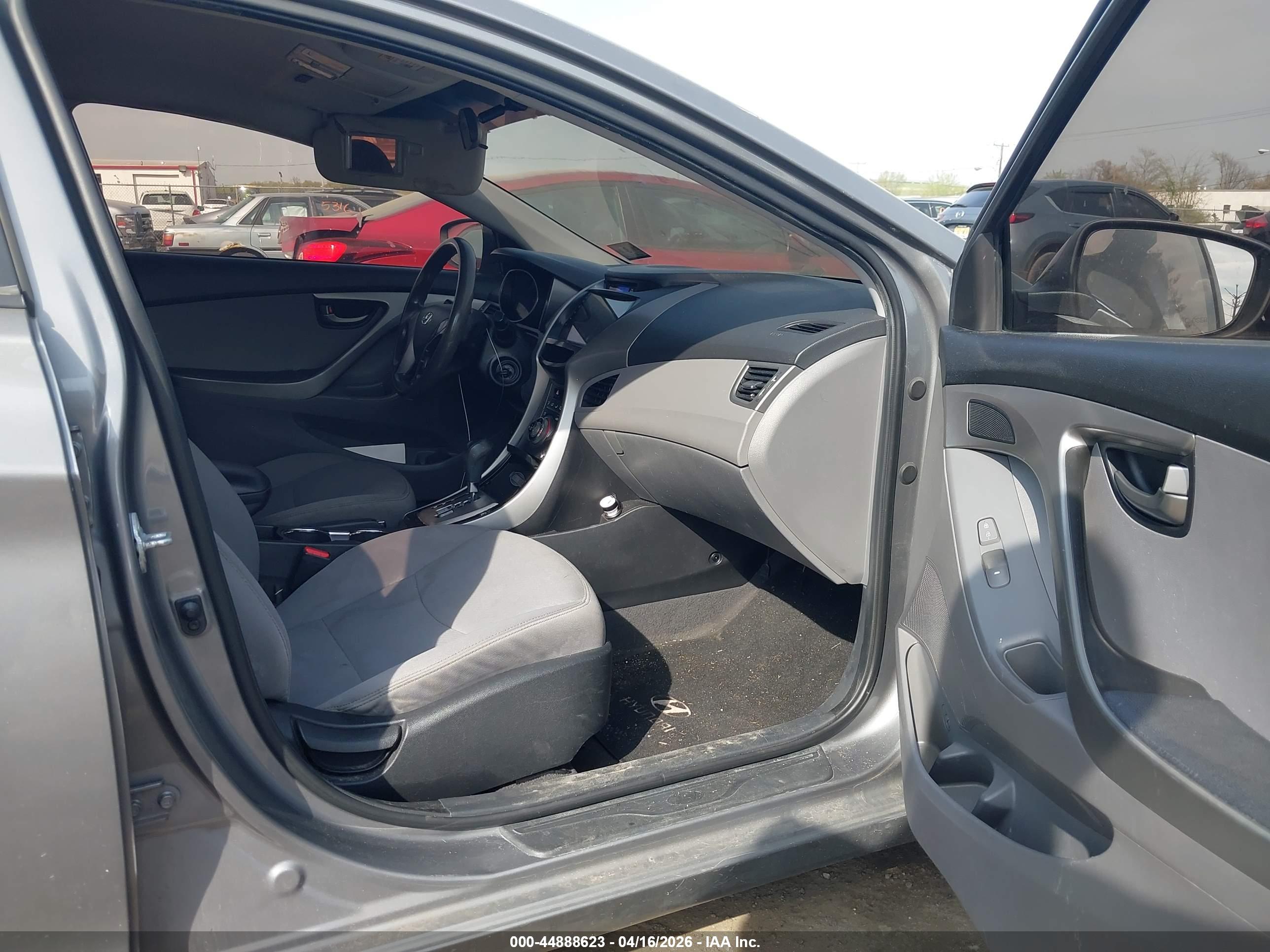 HYUNDAI ELANTRA image 5