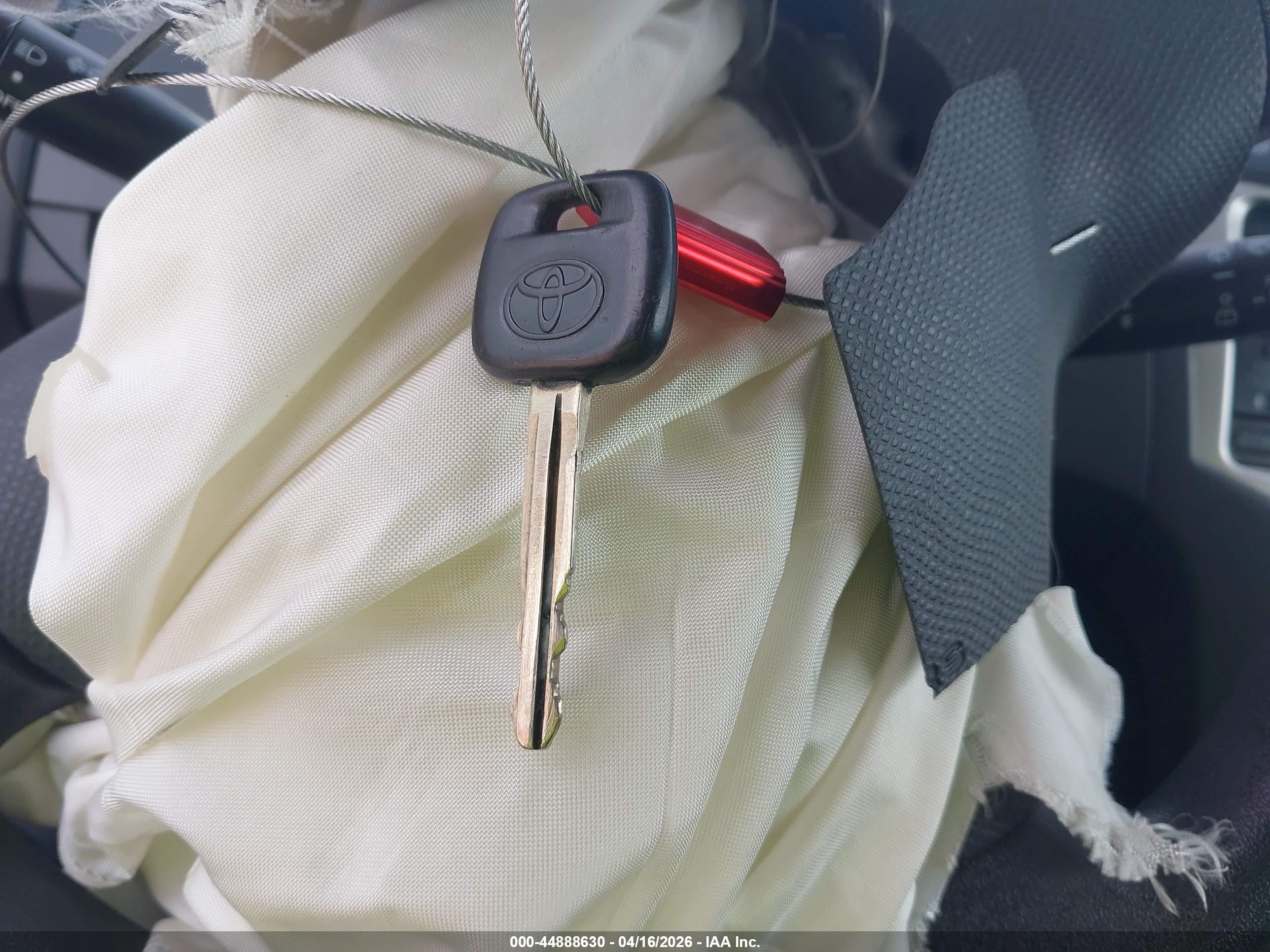 TOYOTA YARIS image 11