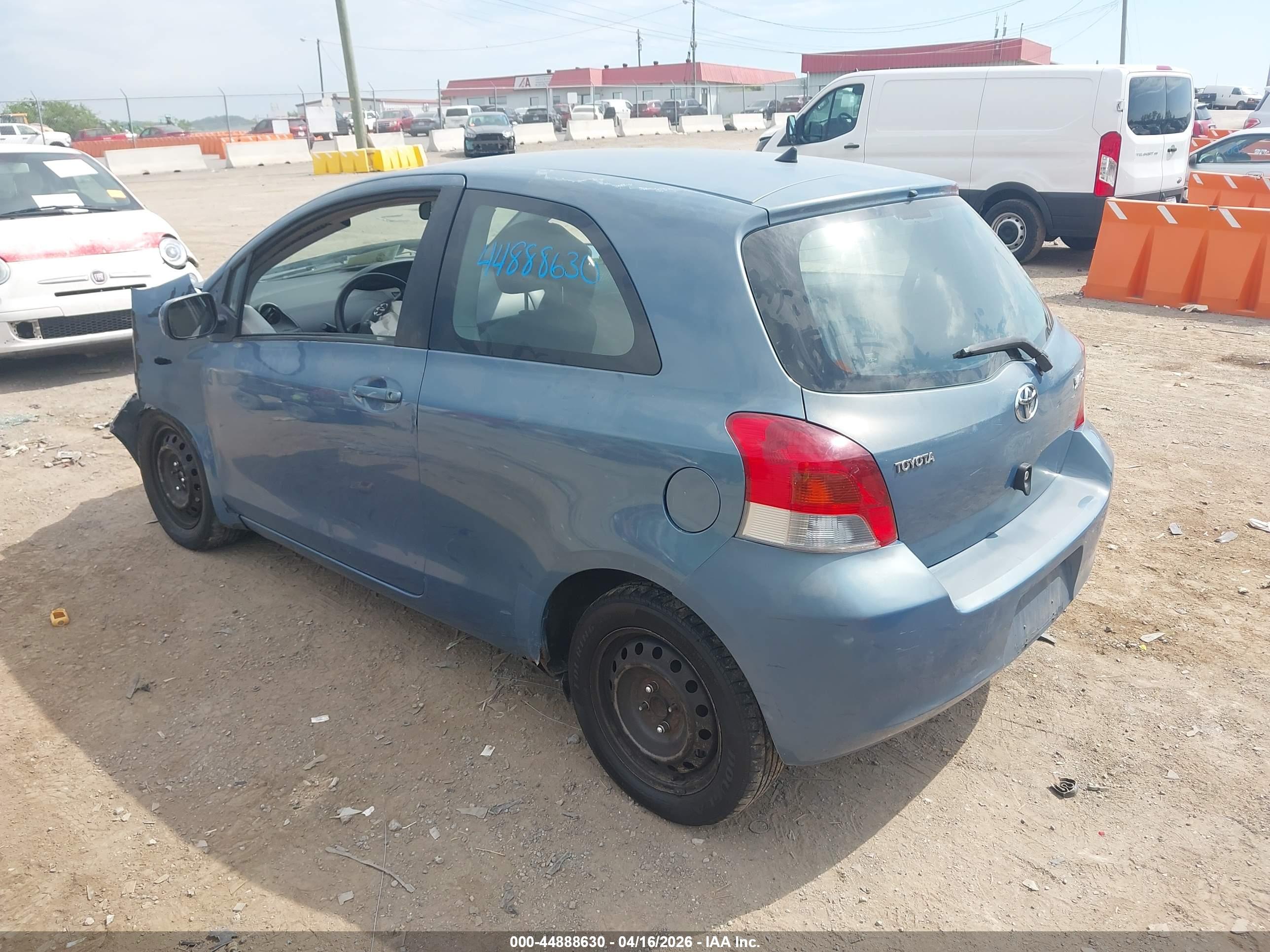 TOYOTA YARIS image 3