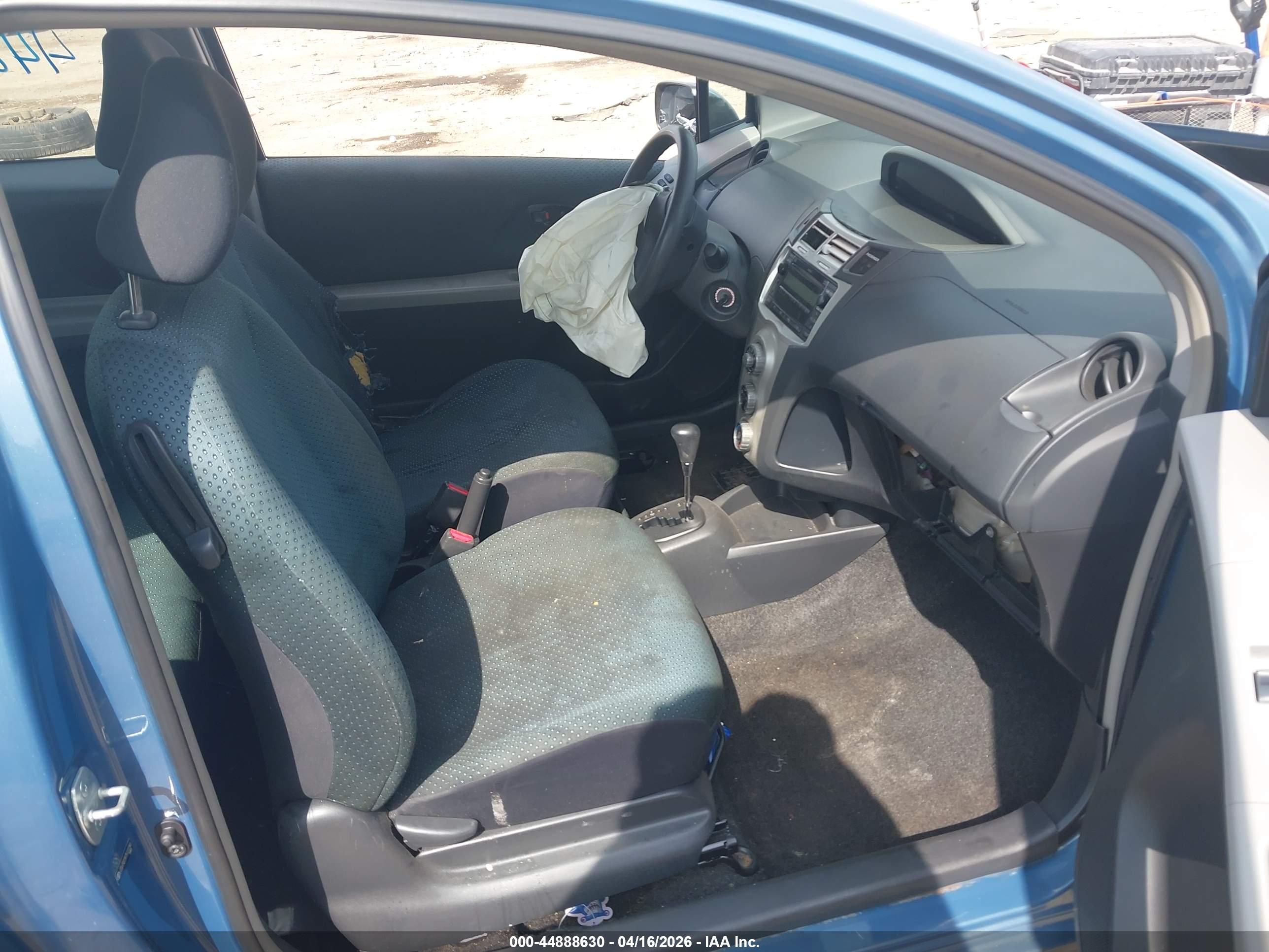 TOYOTA YARIS image 5