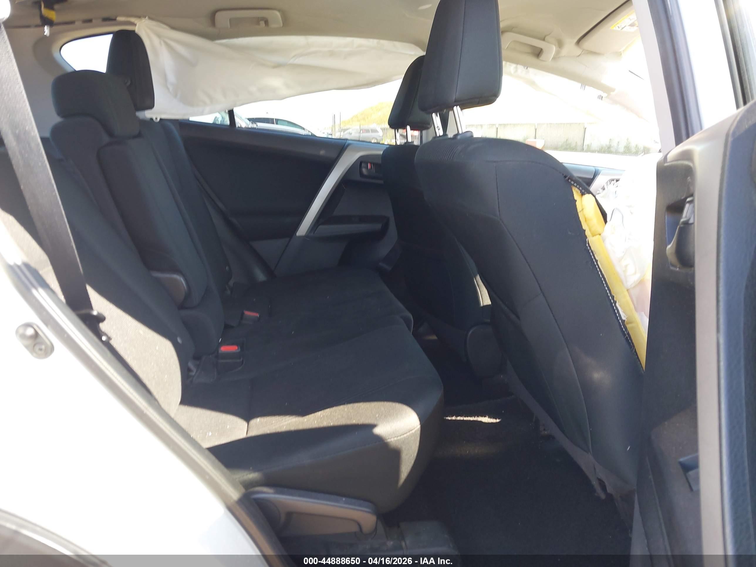 TOYOTA RAV4 image 8