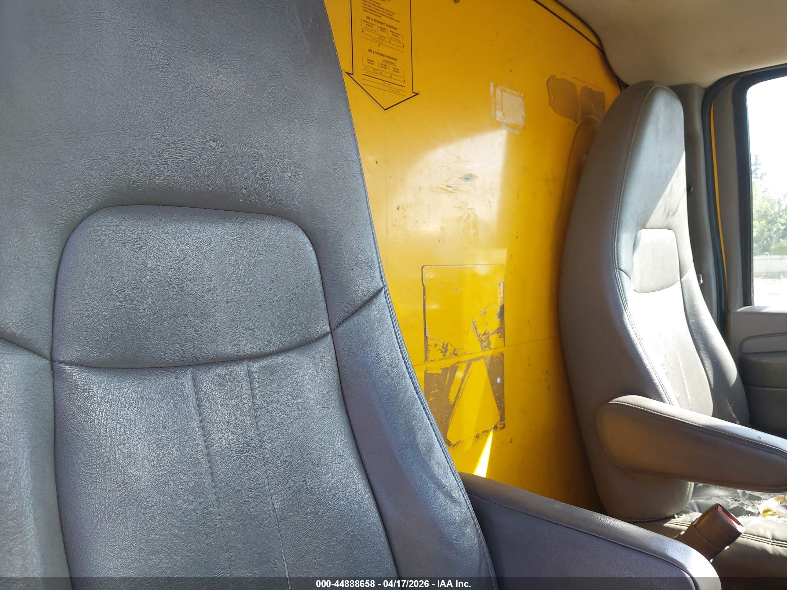 GMC SAVANA image 7