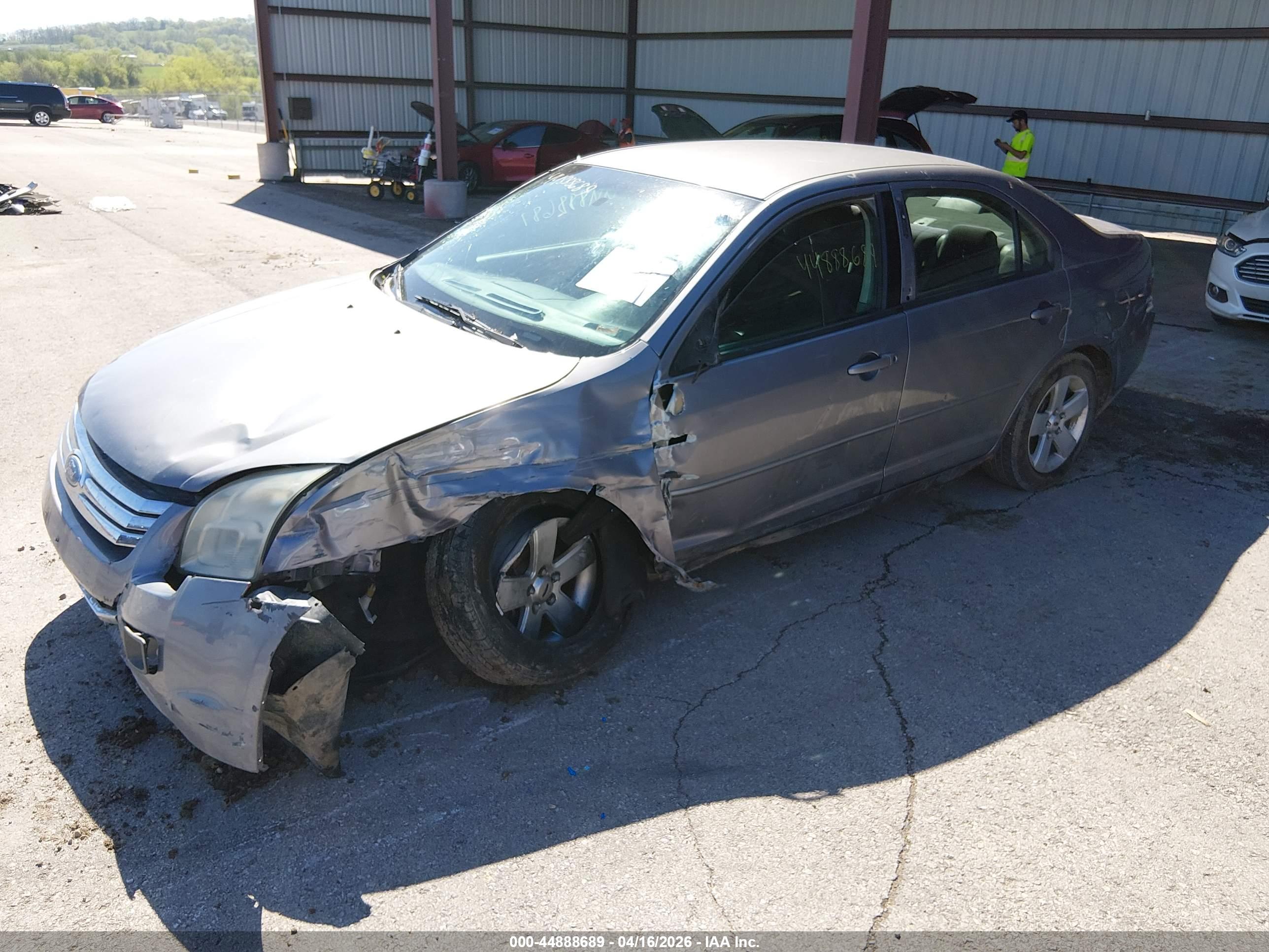 FORD FUSION image 2