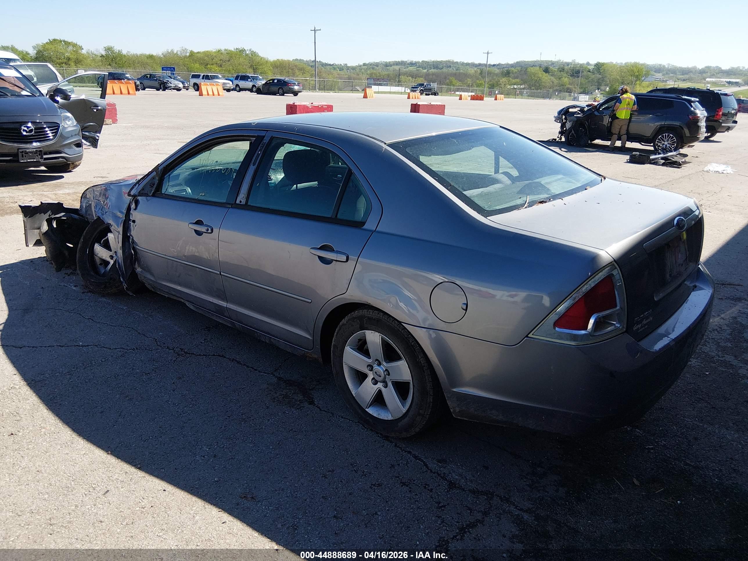 FORD FUSION image 3