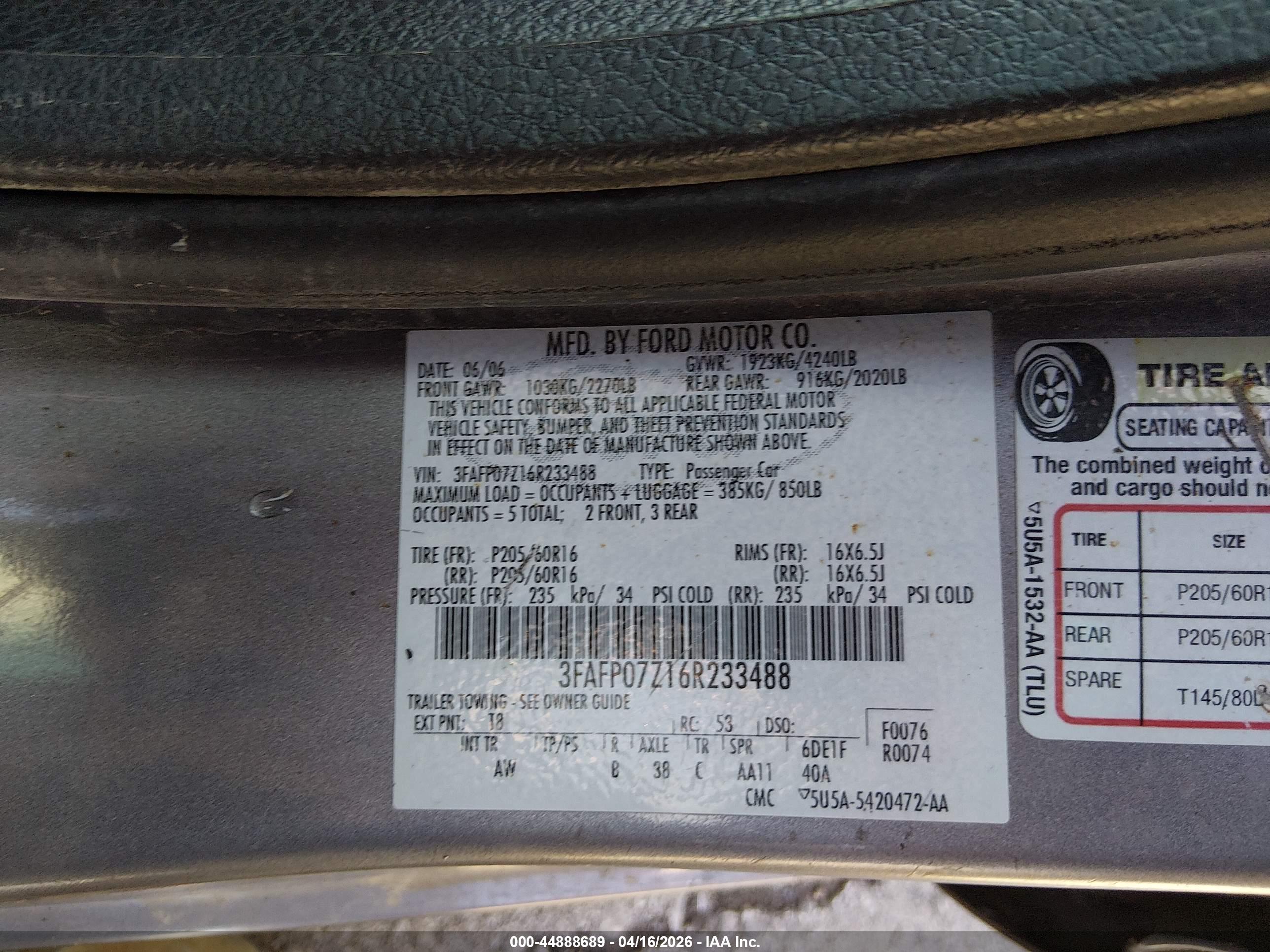 FORD FUSION image 9