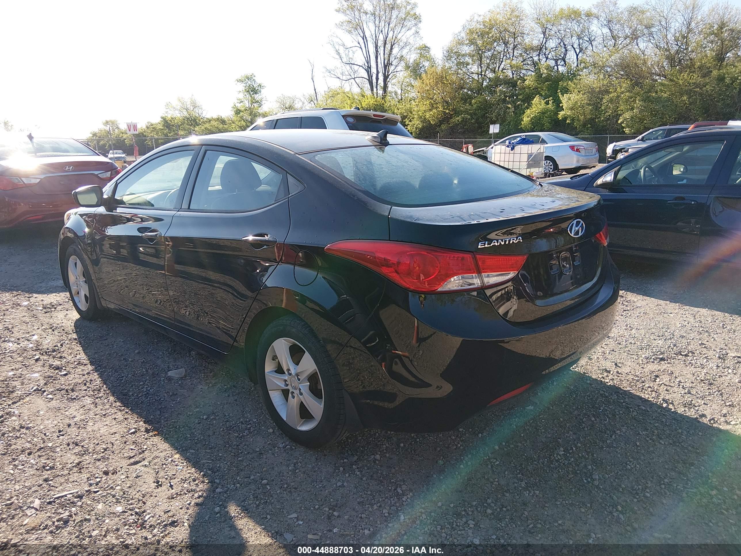 HYUNDAI ELANTRA image 3