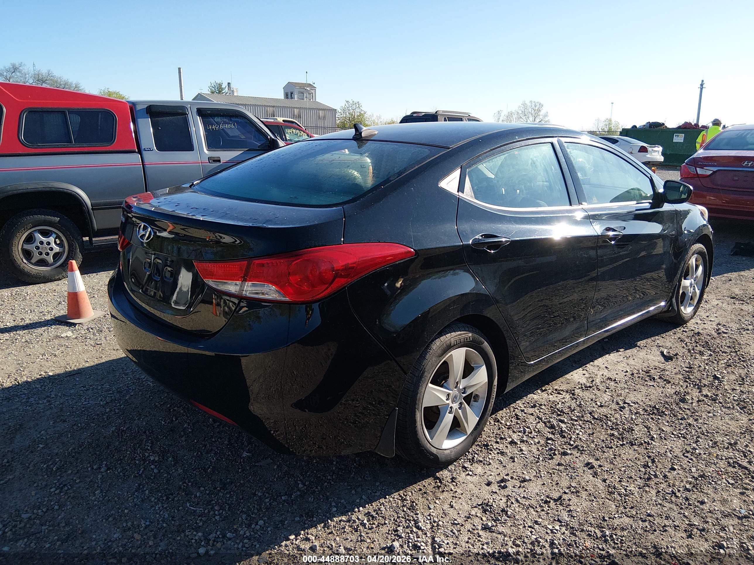 HYUNDAI ELANTRA image 4