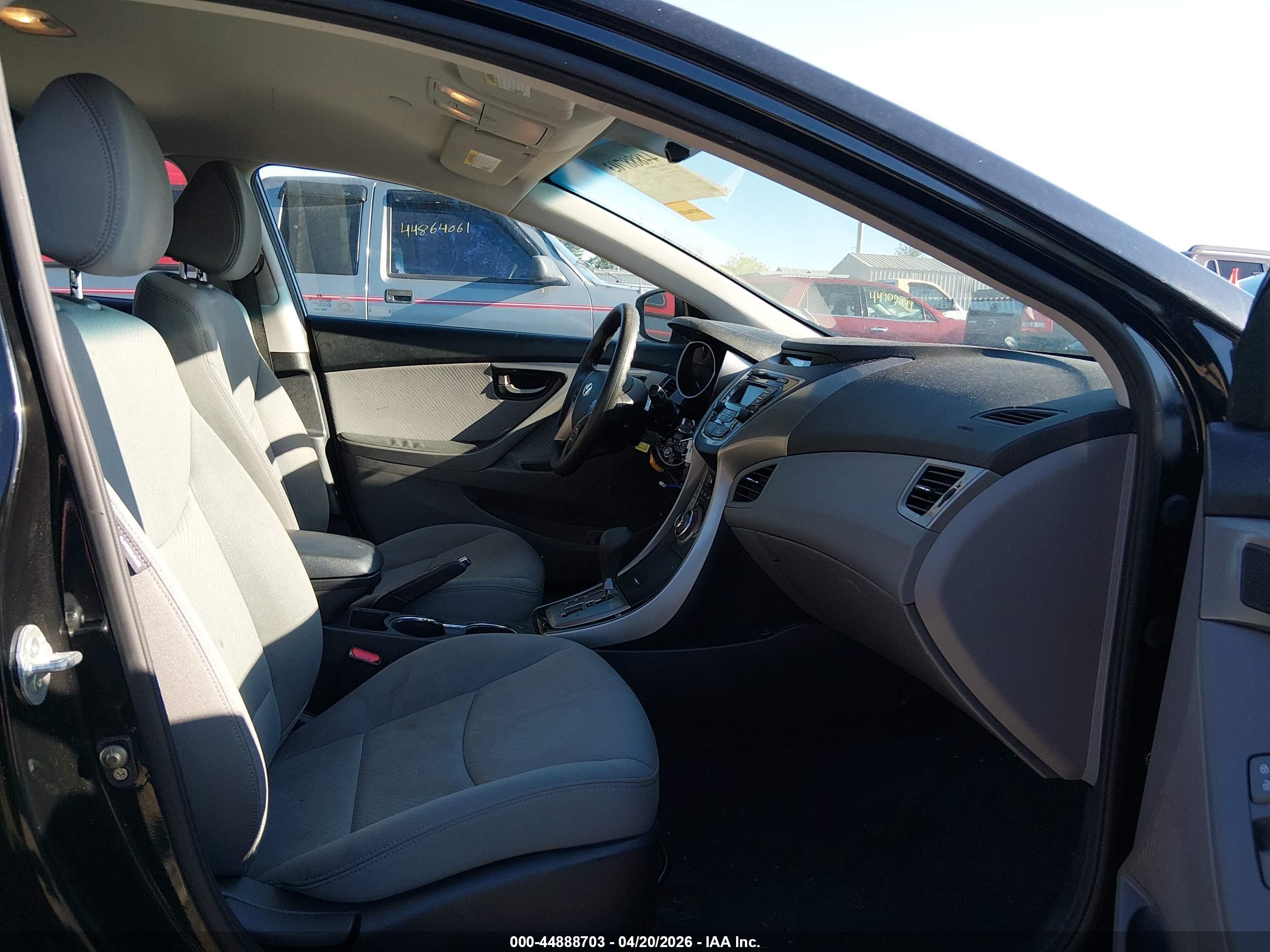 HYUNDAI ELANTRA image 5