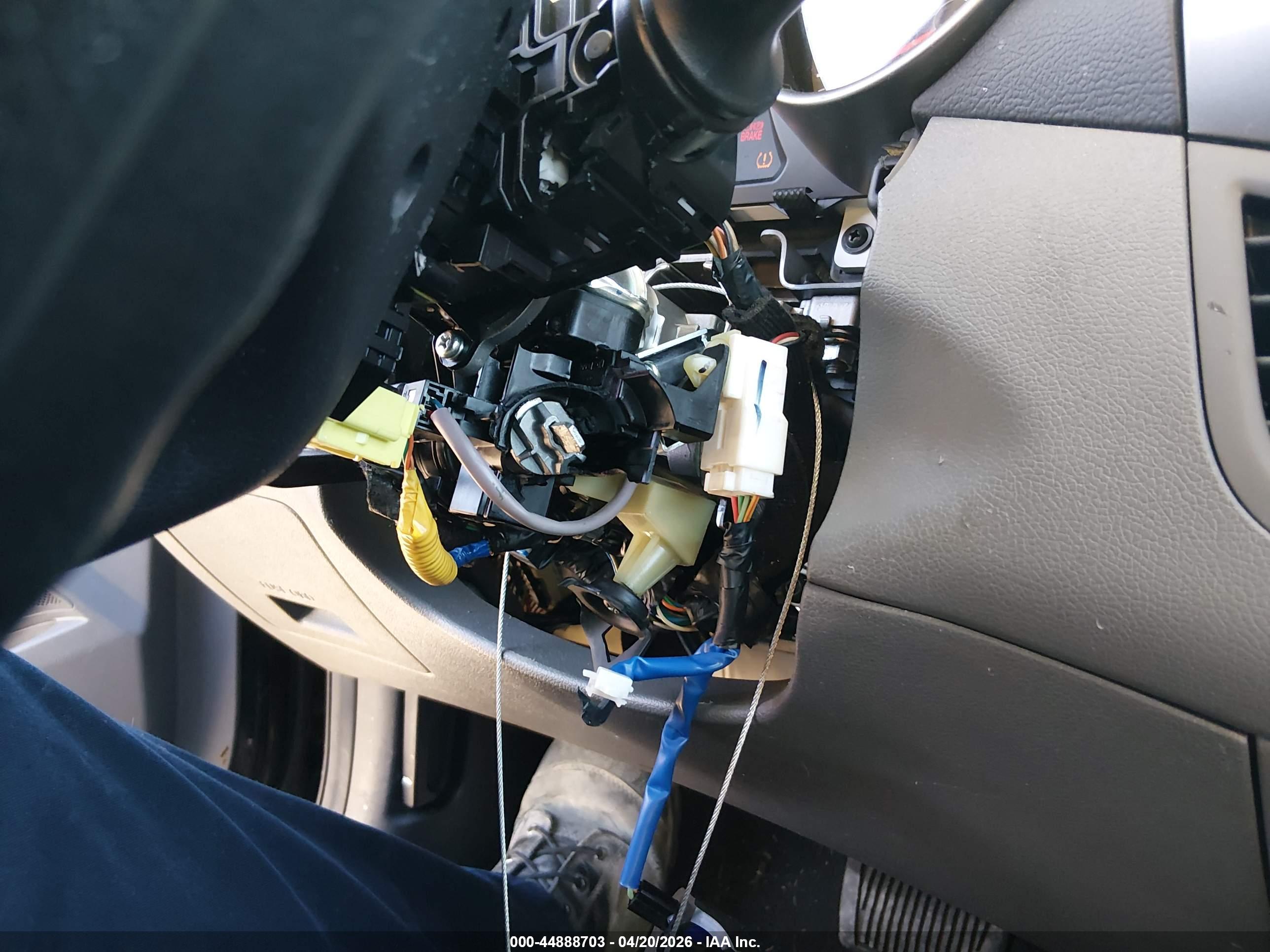 HYUNDAI ELANTRA image 6