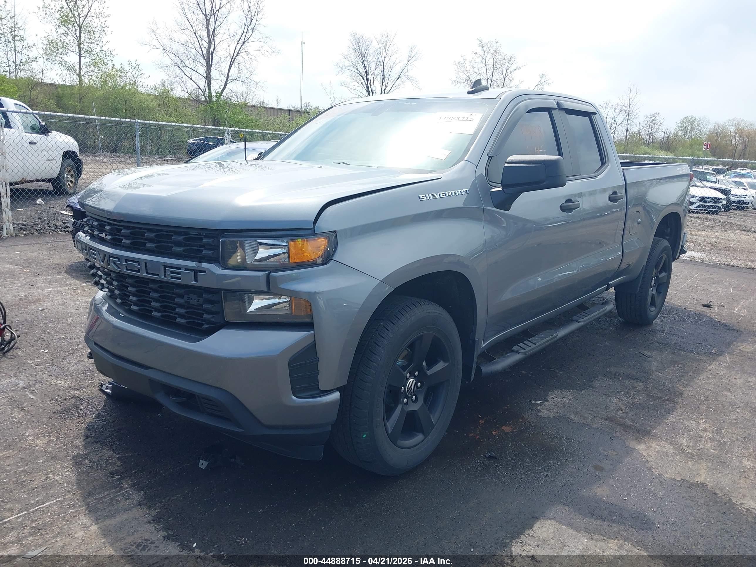 CHEVROLET SILVERADO image 2