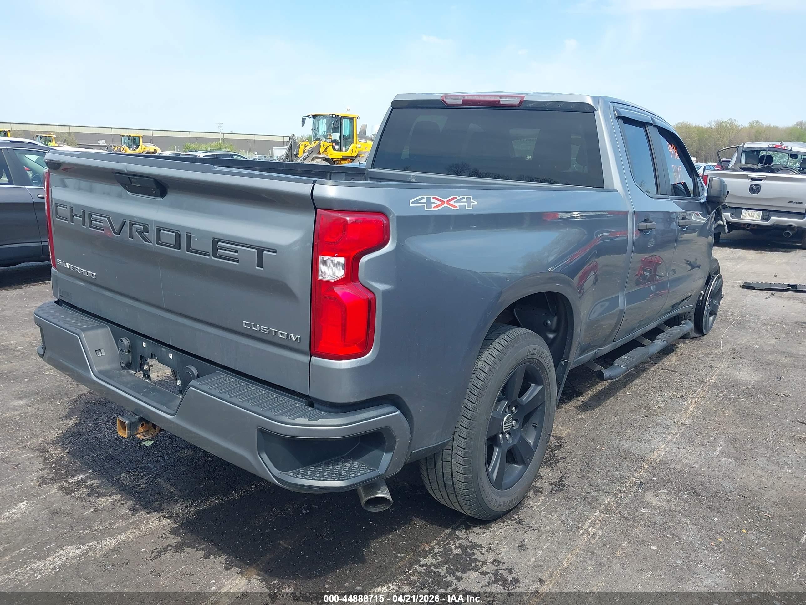 CHEVROLET SILVERADO image 4