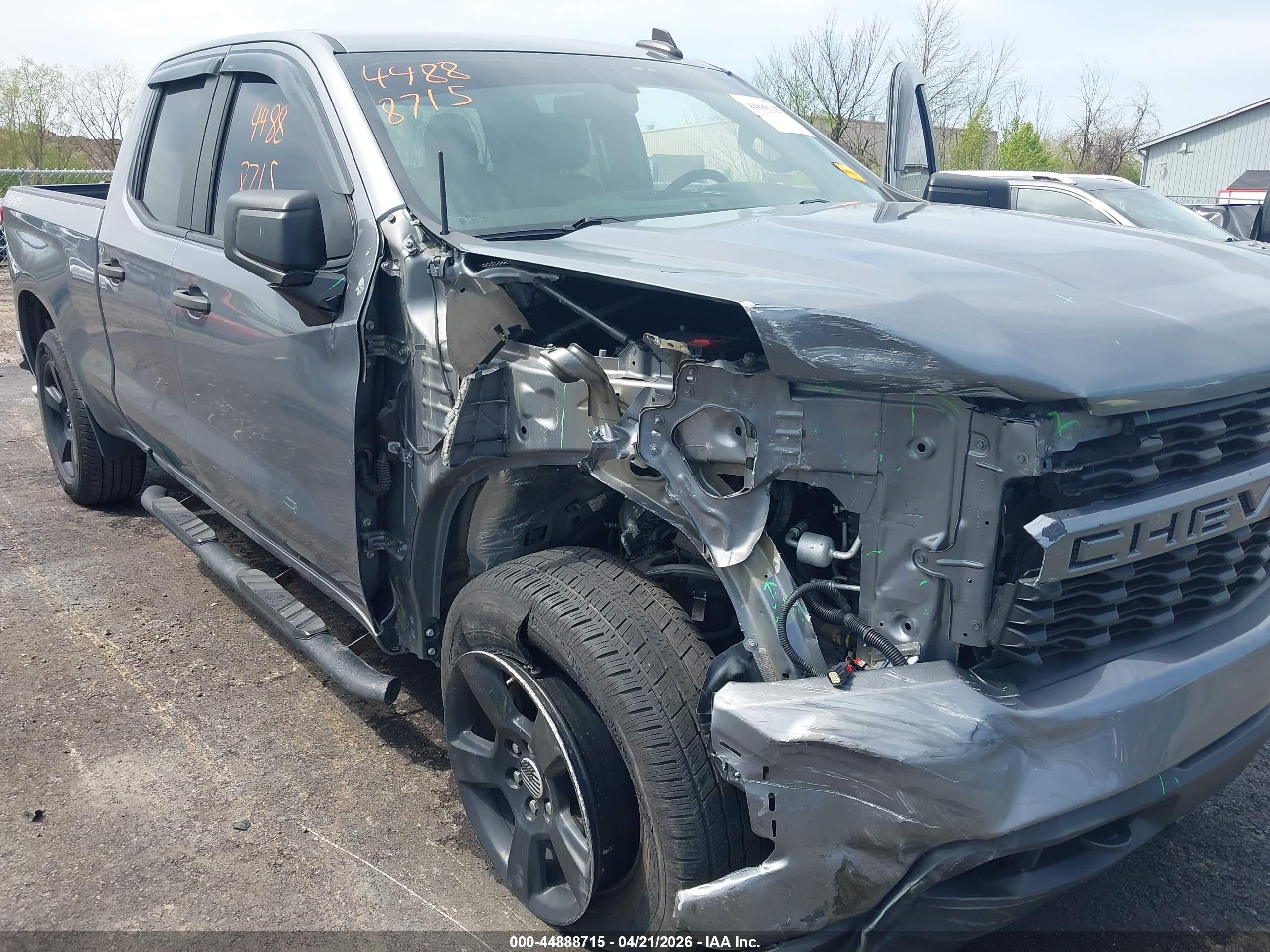 CHEVROLET SILVERADO image 6