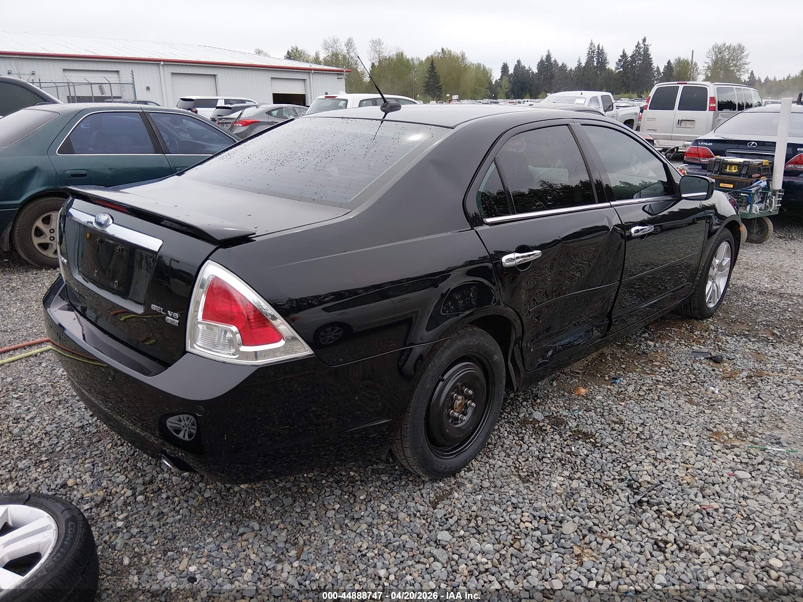 FORD FUSION image 4