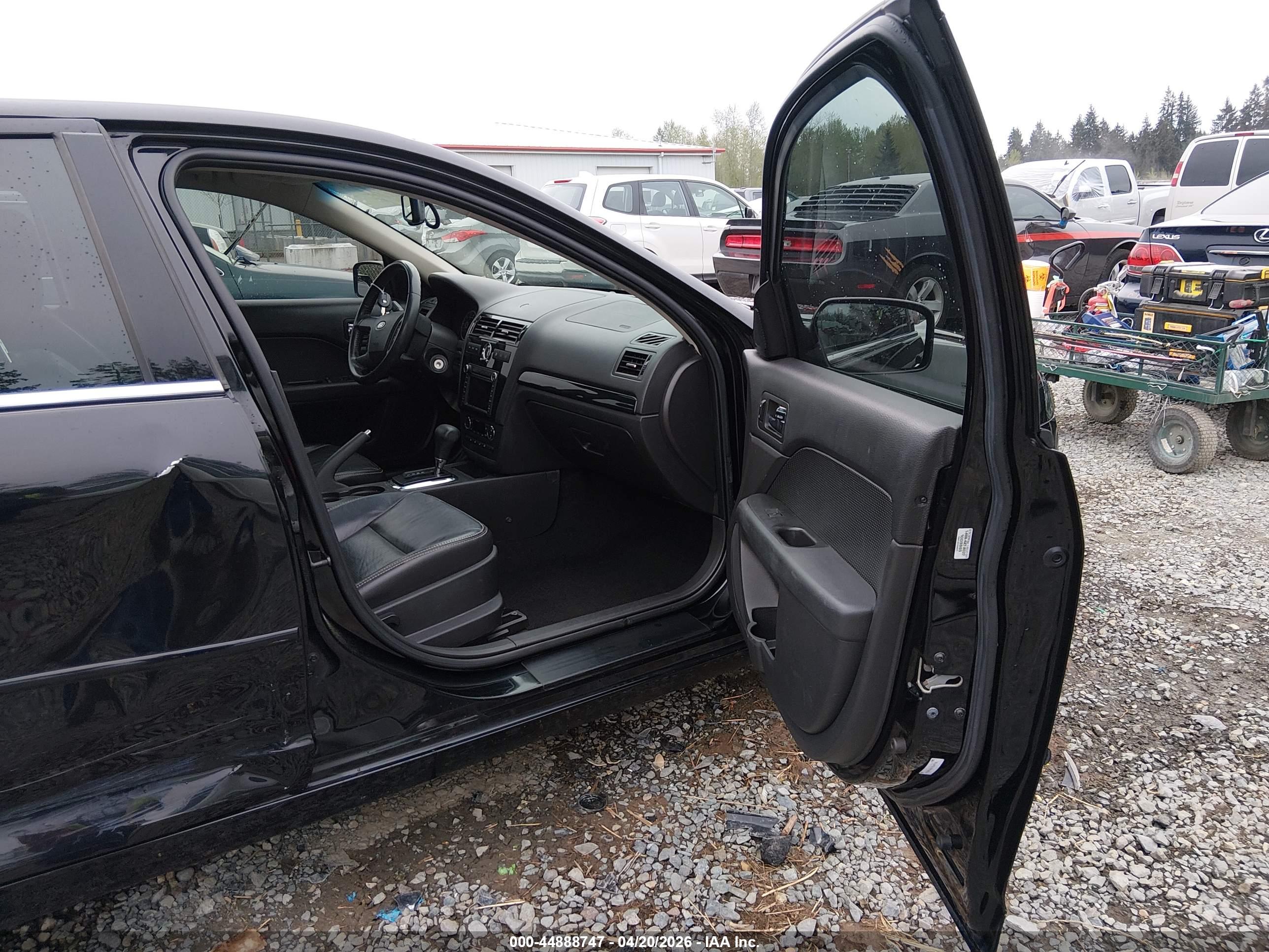 FORD FUSION image 5