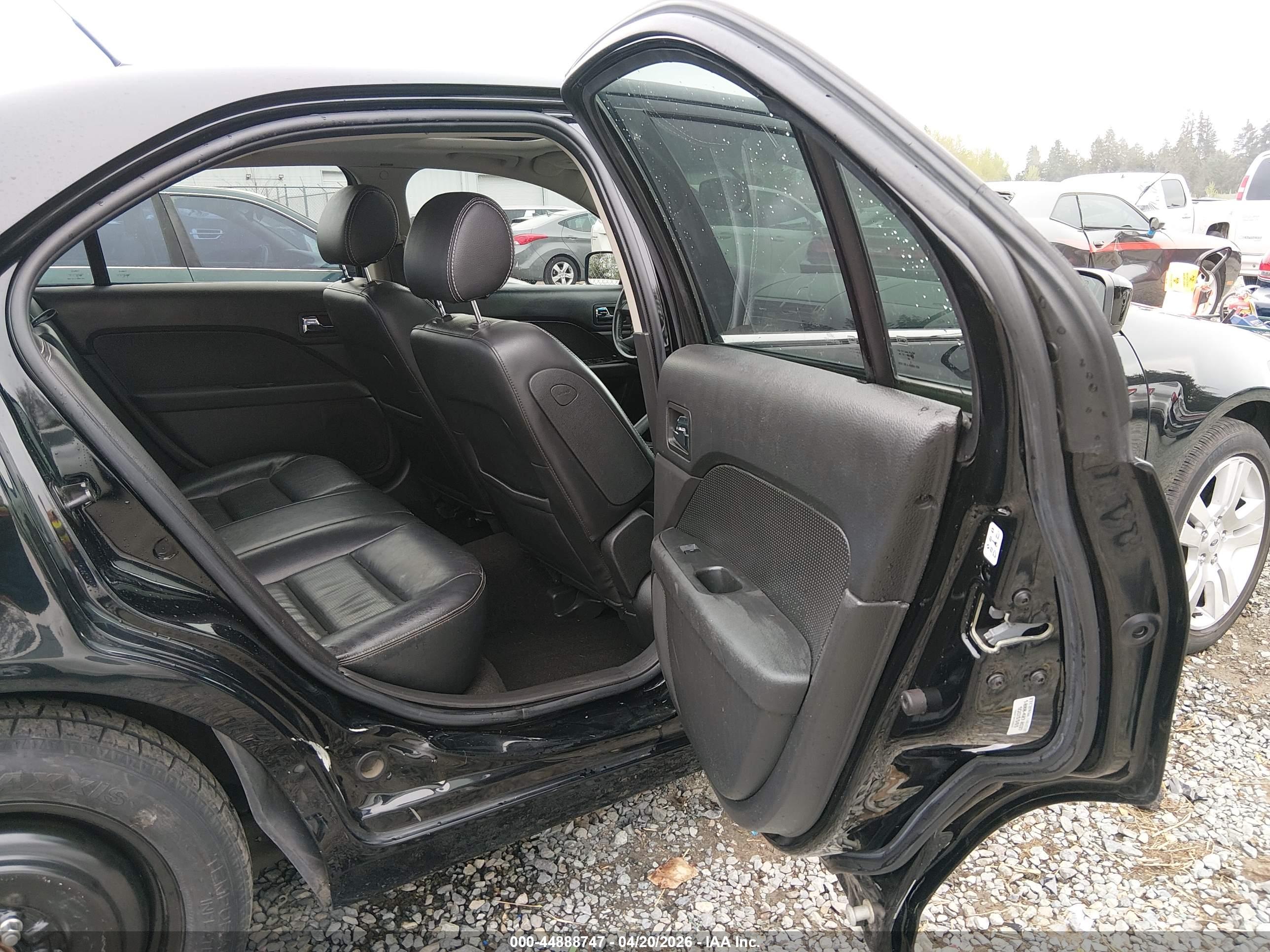 FORD FUSION image 8