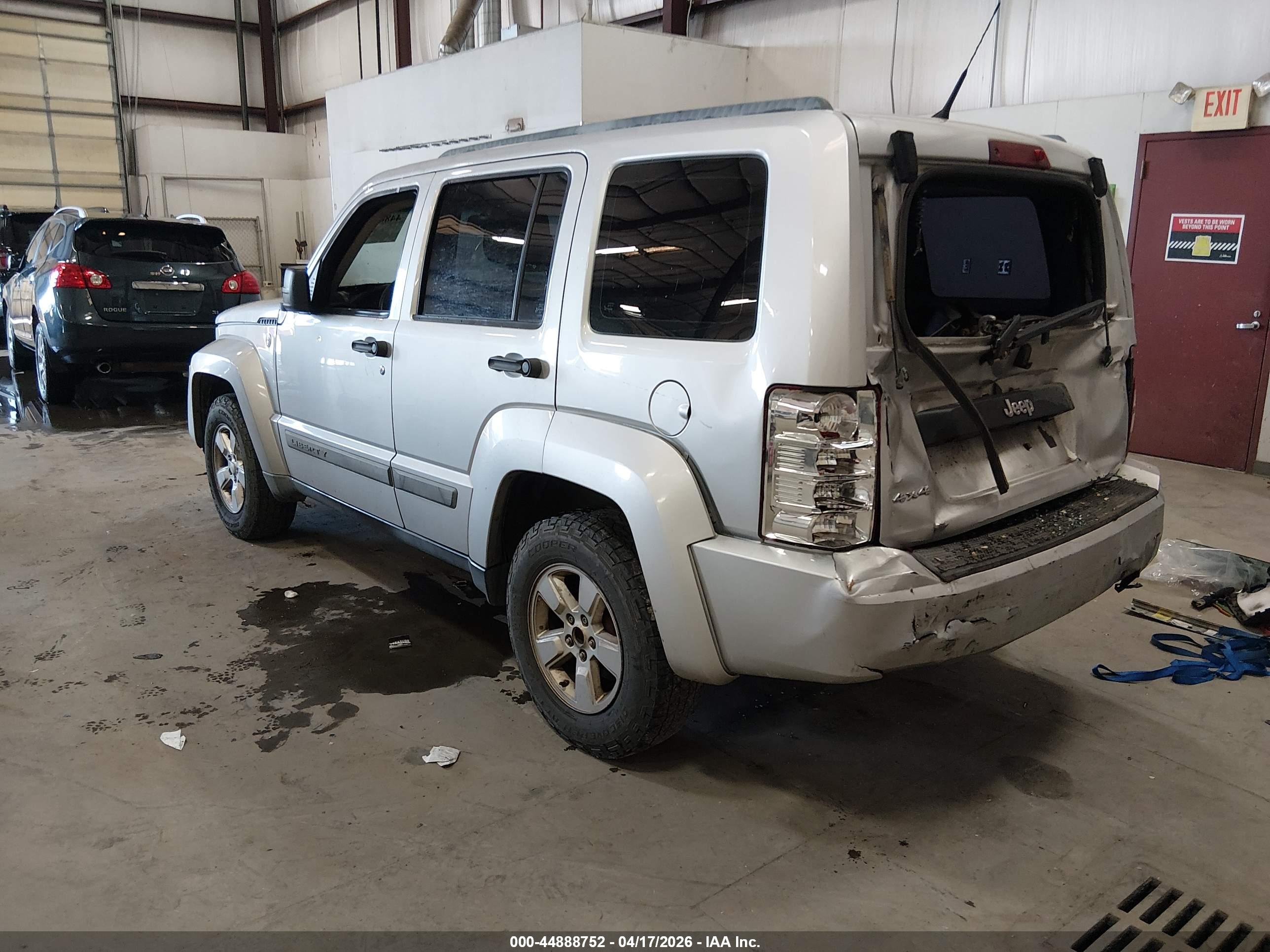 JEEP LIBERTY image 3