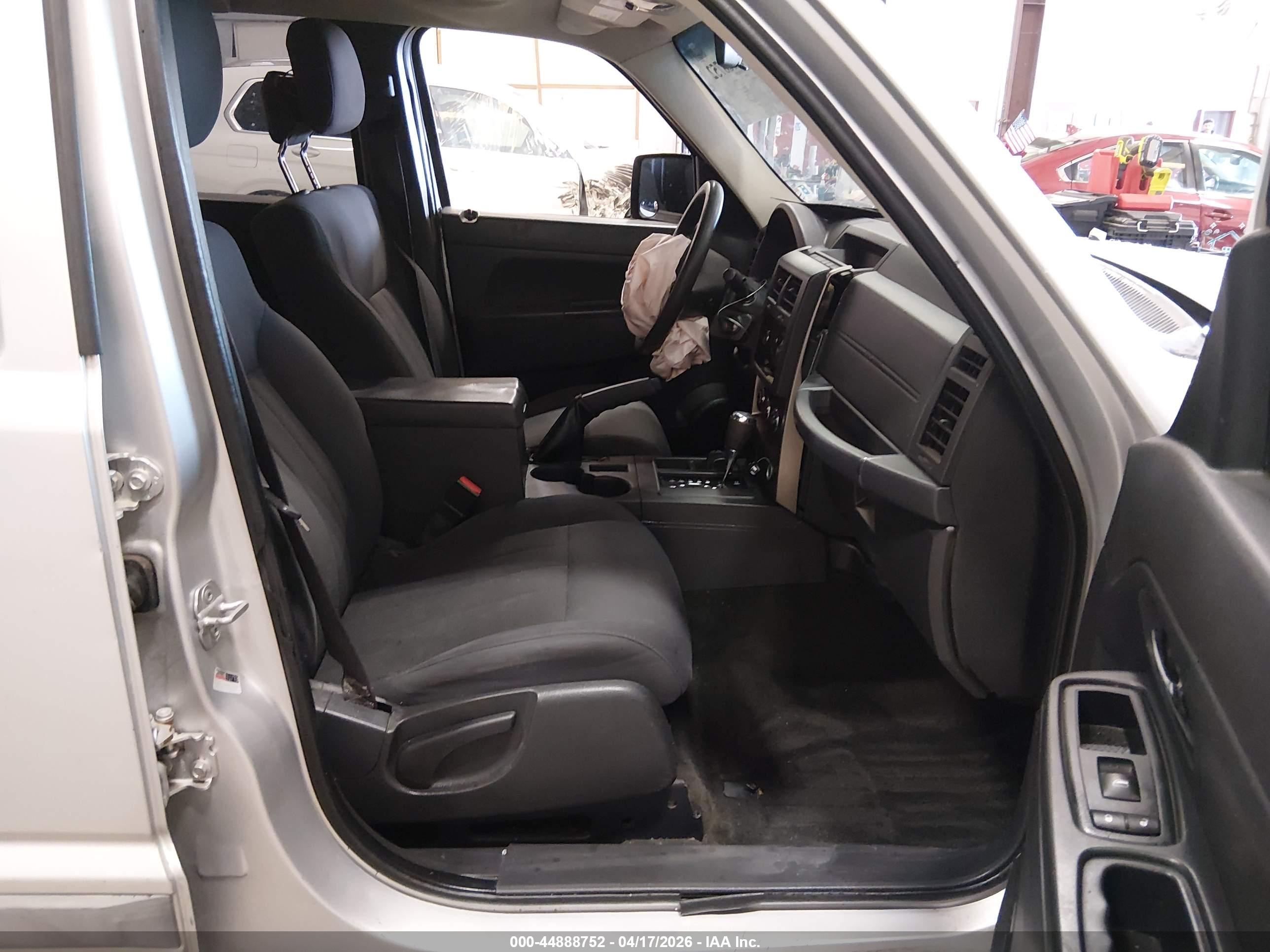 JEEP LIBERTY image 5