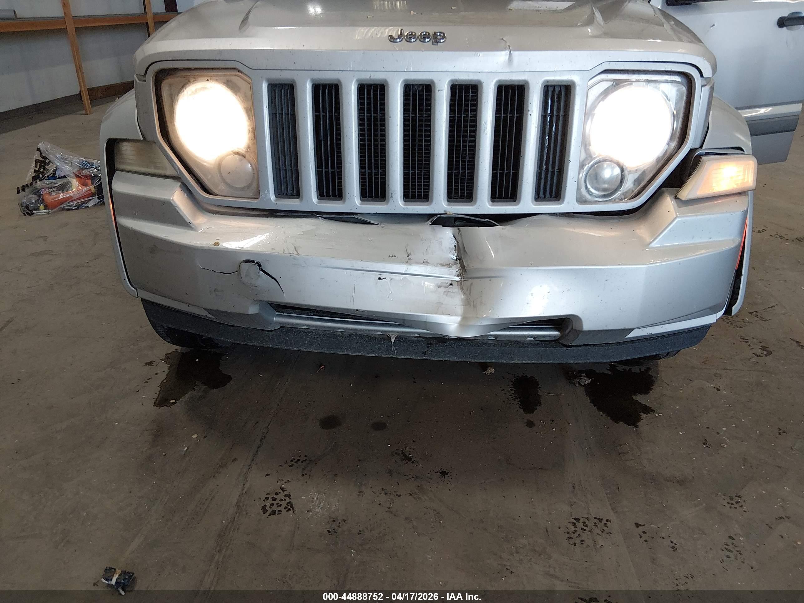 JEEP LIBERTY image 6