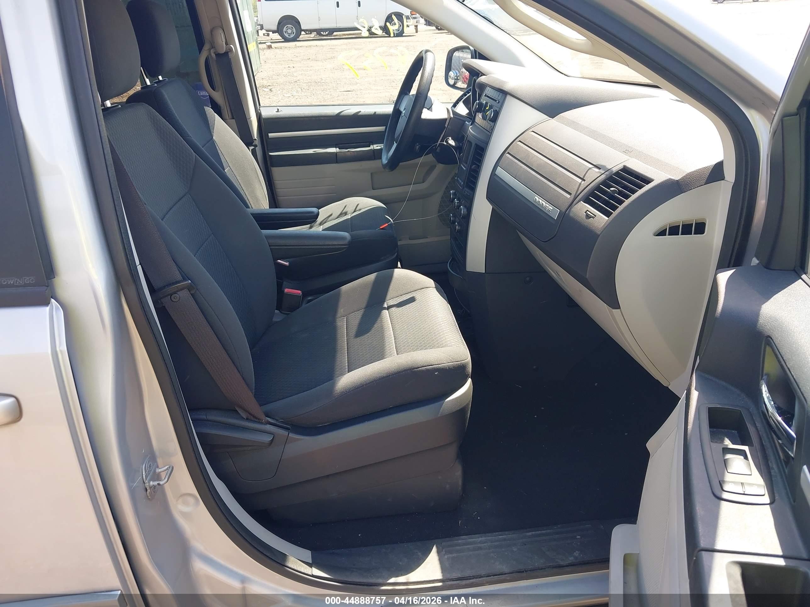 DODGE GRAND image 5