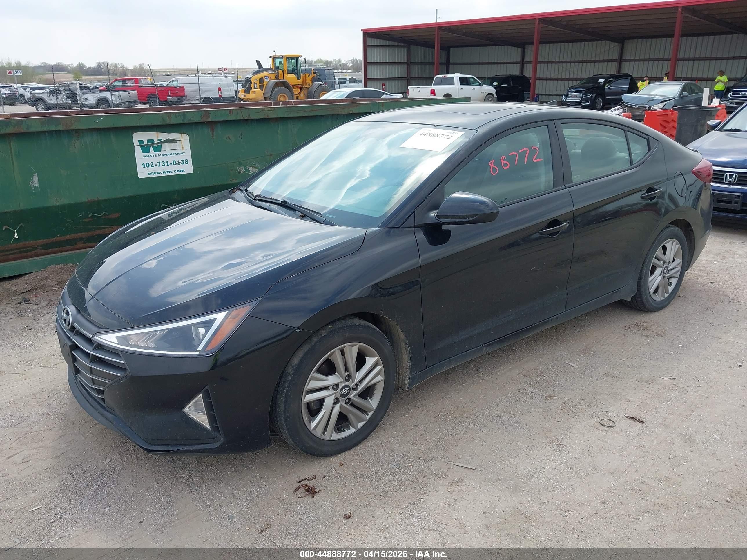 HYUNDAI ELANTRA image 2