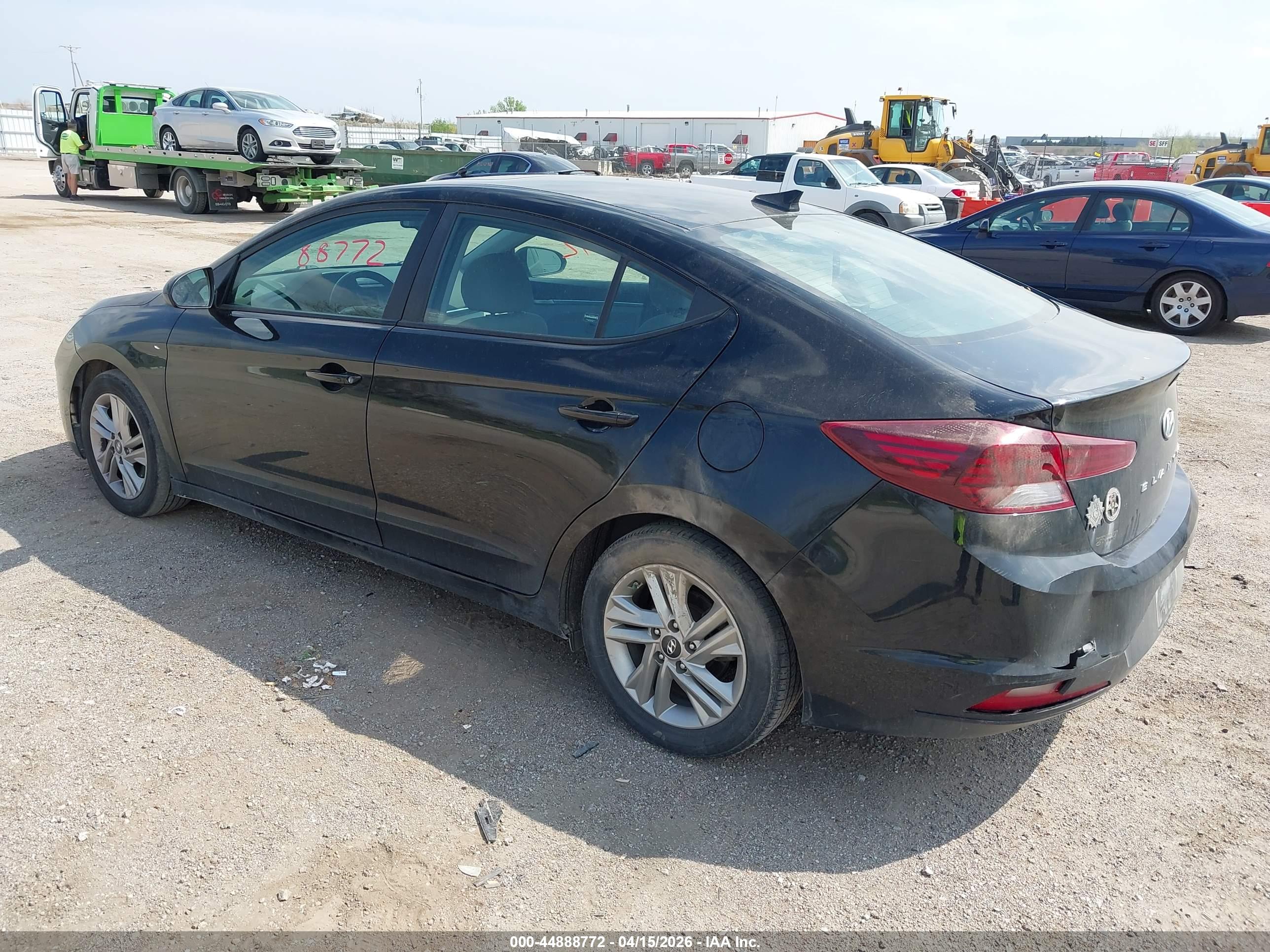 HYUNDAI ELANTRA image 3