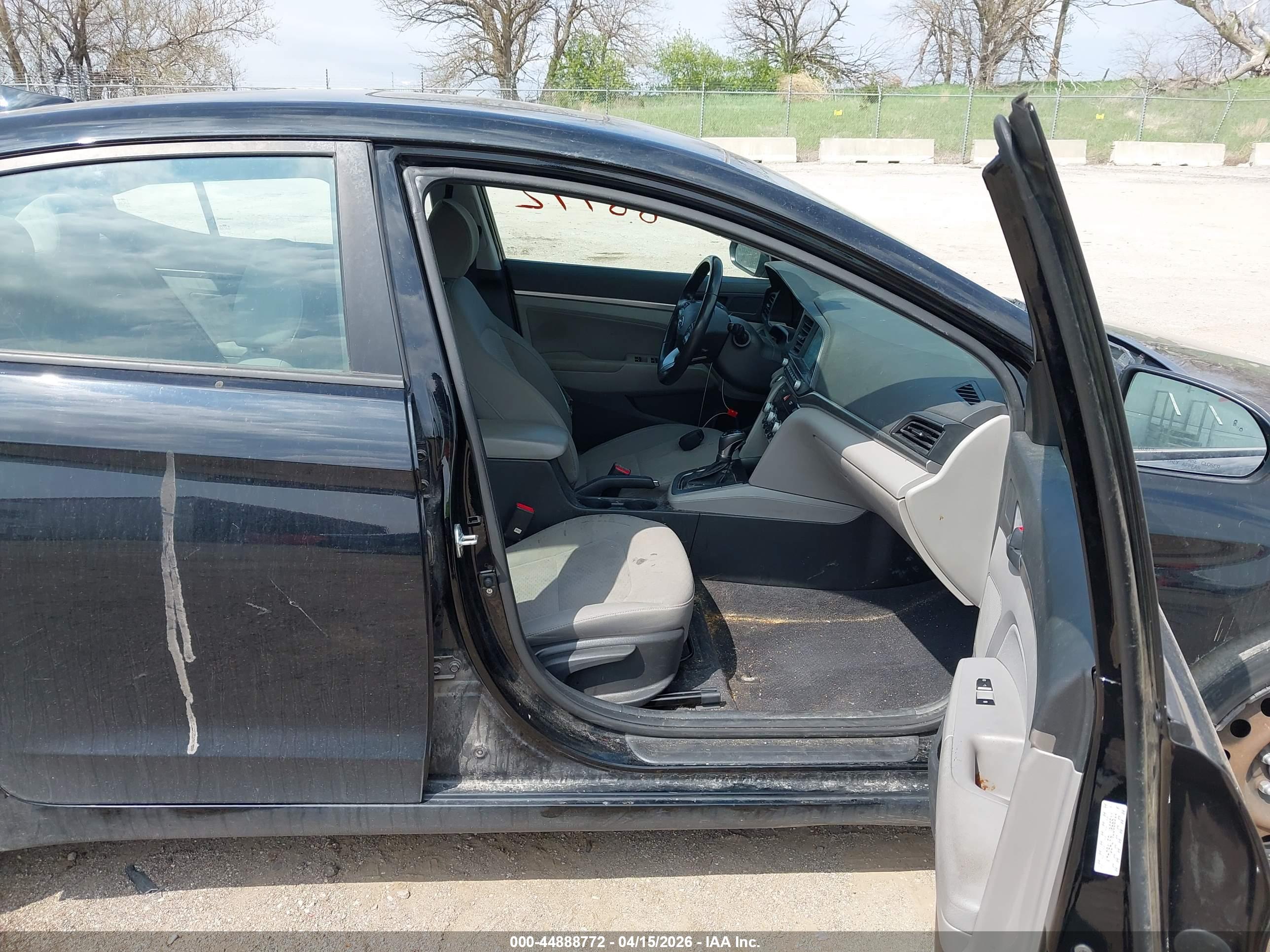 HYUNDAI ELANTRA image 5