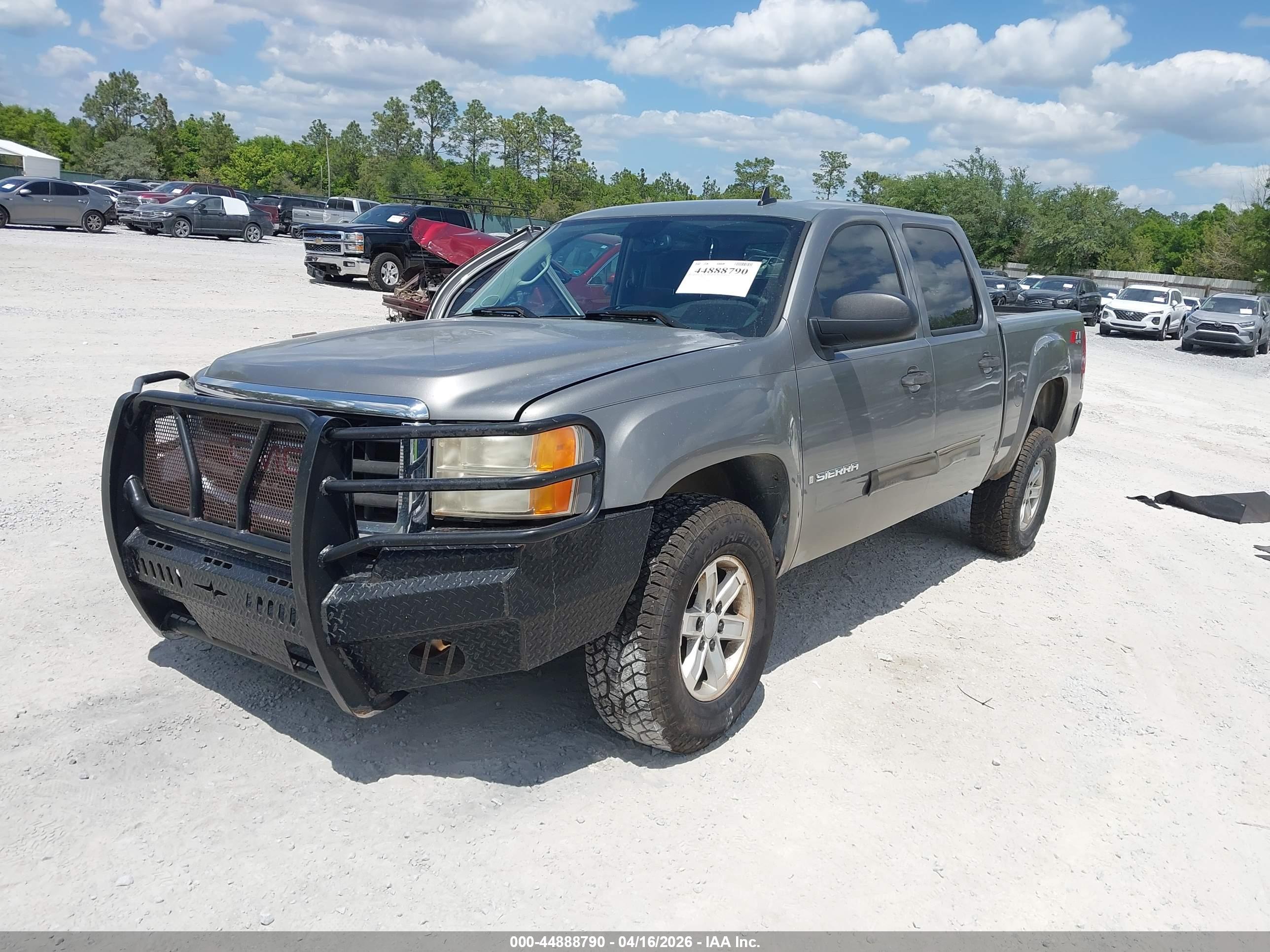 GMC SIERRA image 2