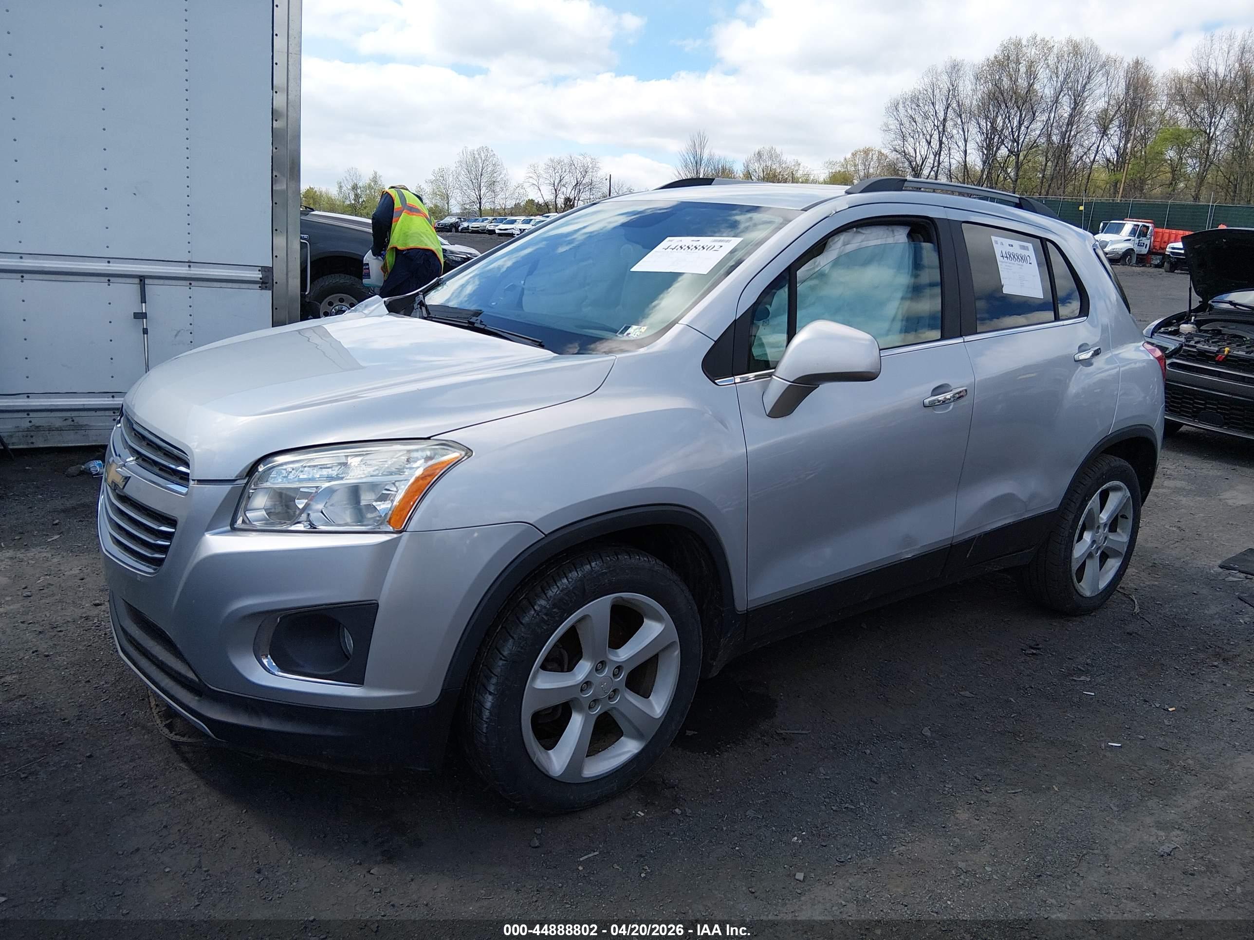 CHEVROLET TRAX image 2