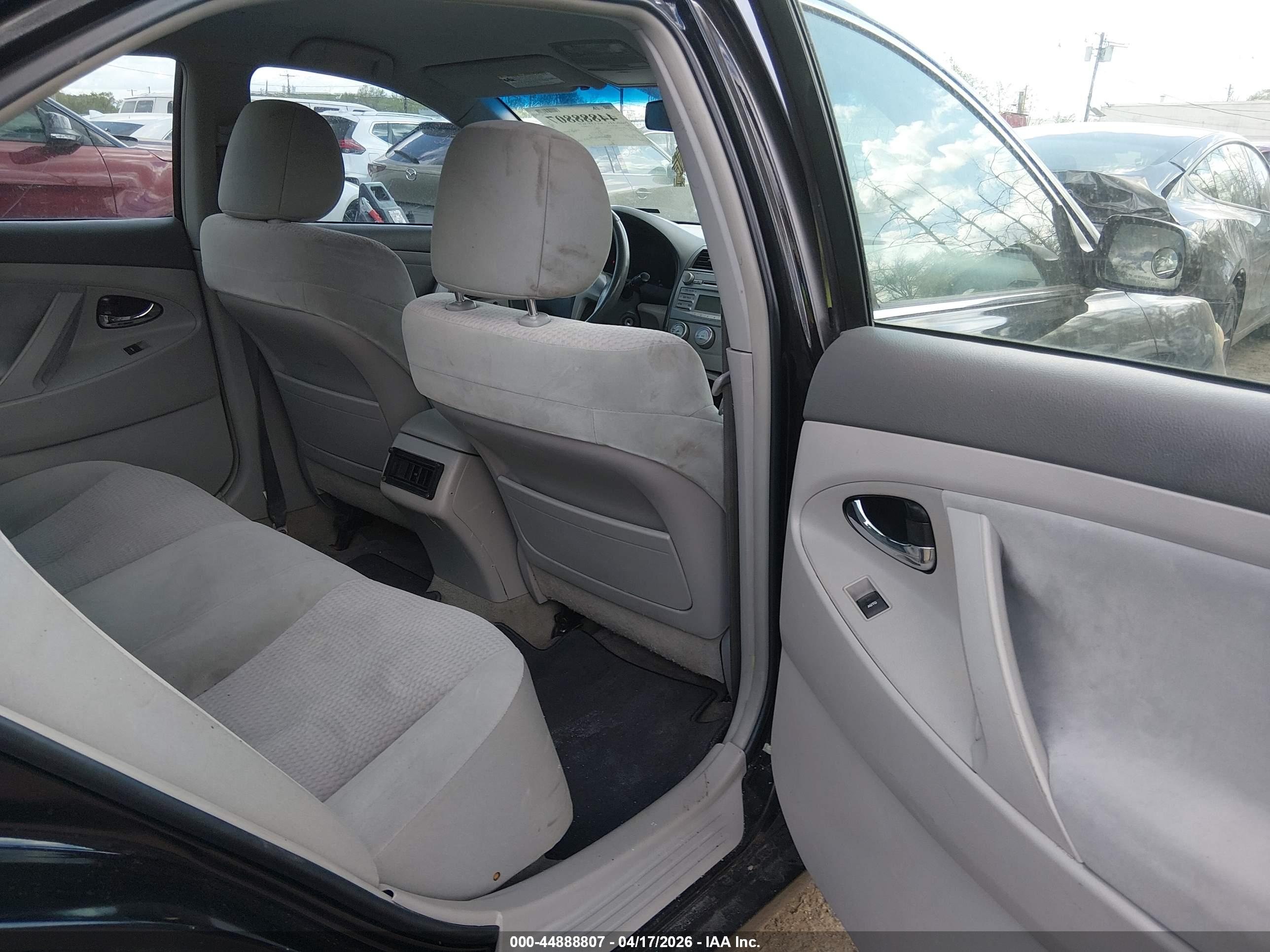 TOYOTA CAMRY image 8