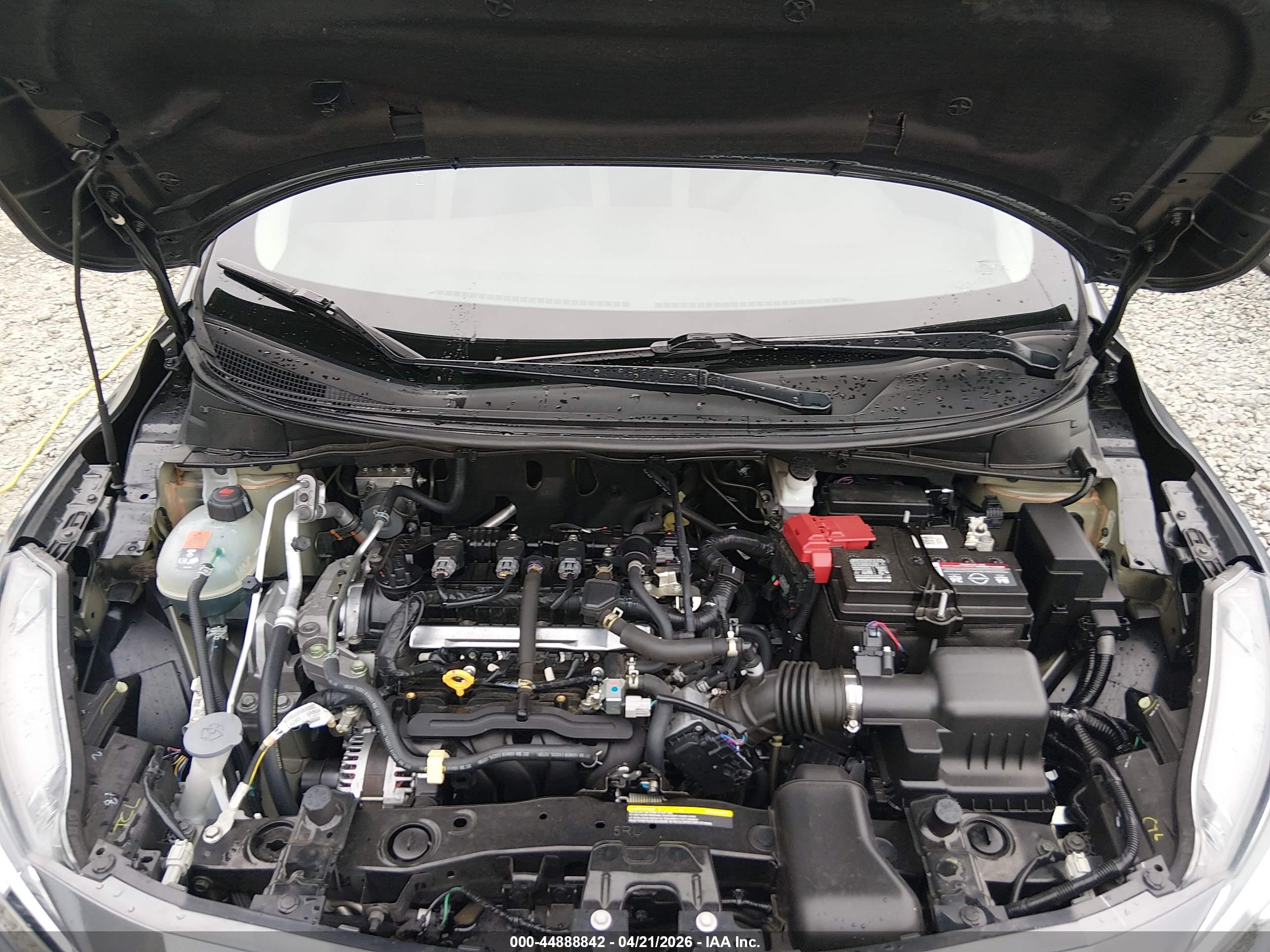 NISSAN VERSA image 10
