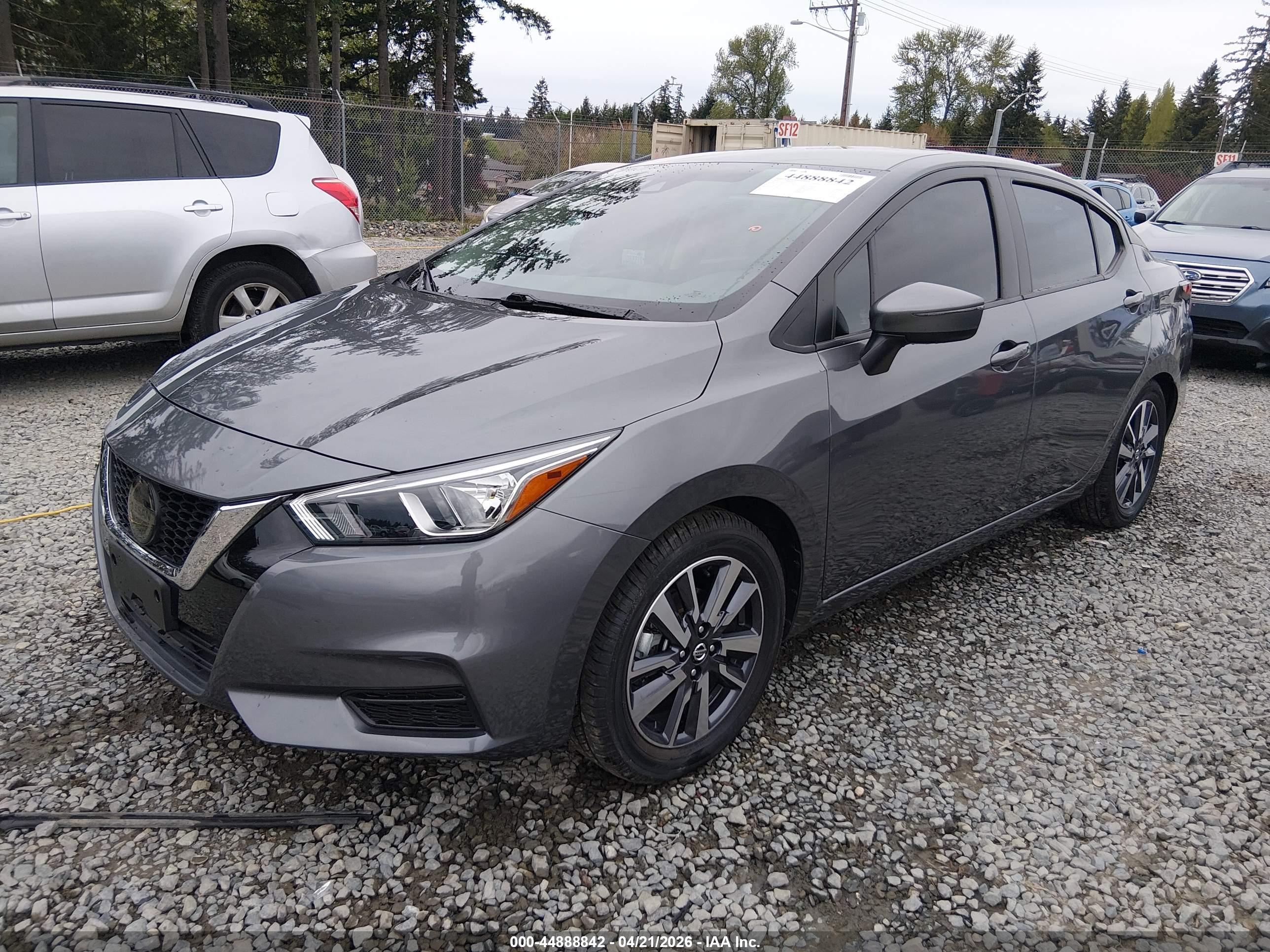NISSAN VERSA image 2