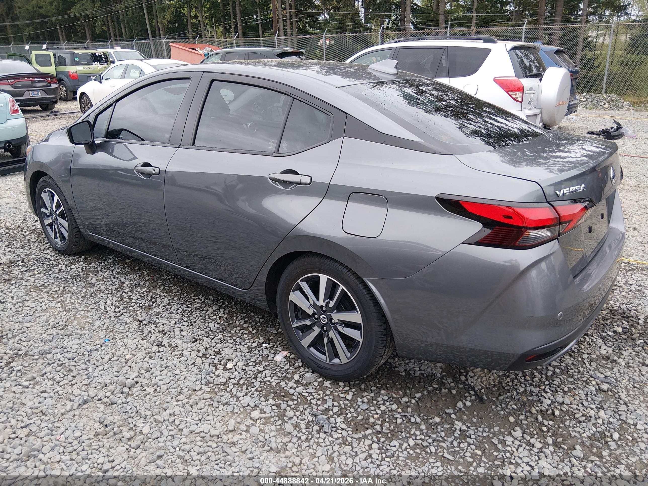 NISSAN VERSA image 3