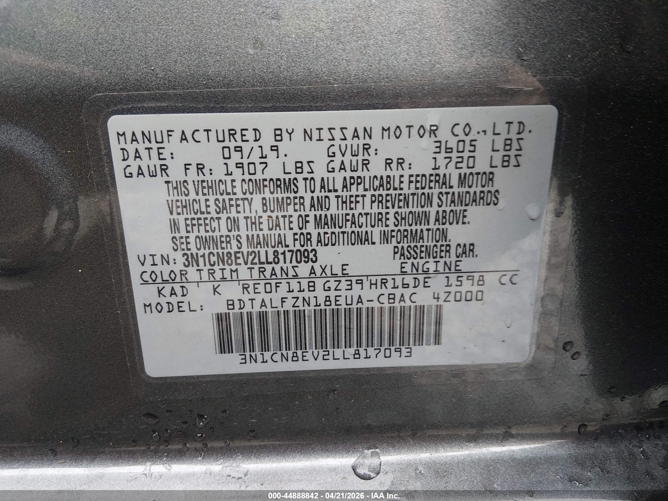 NISSAN VERSA image 9