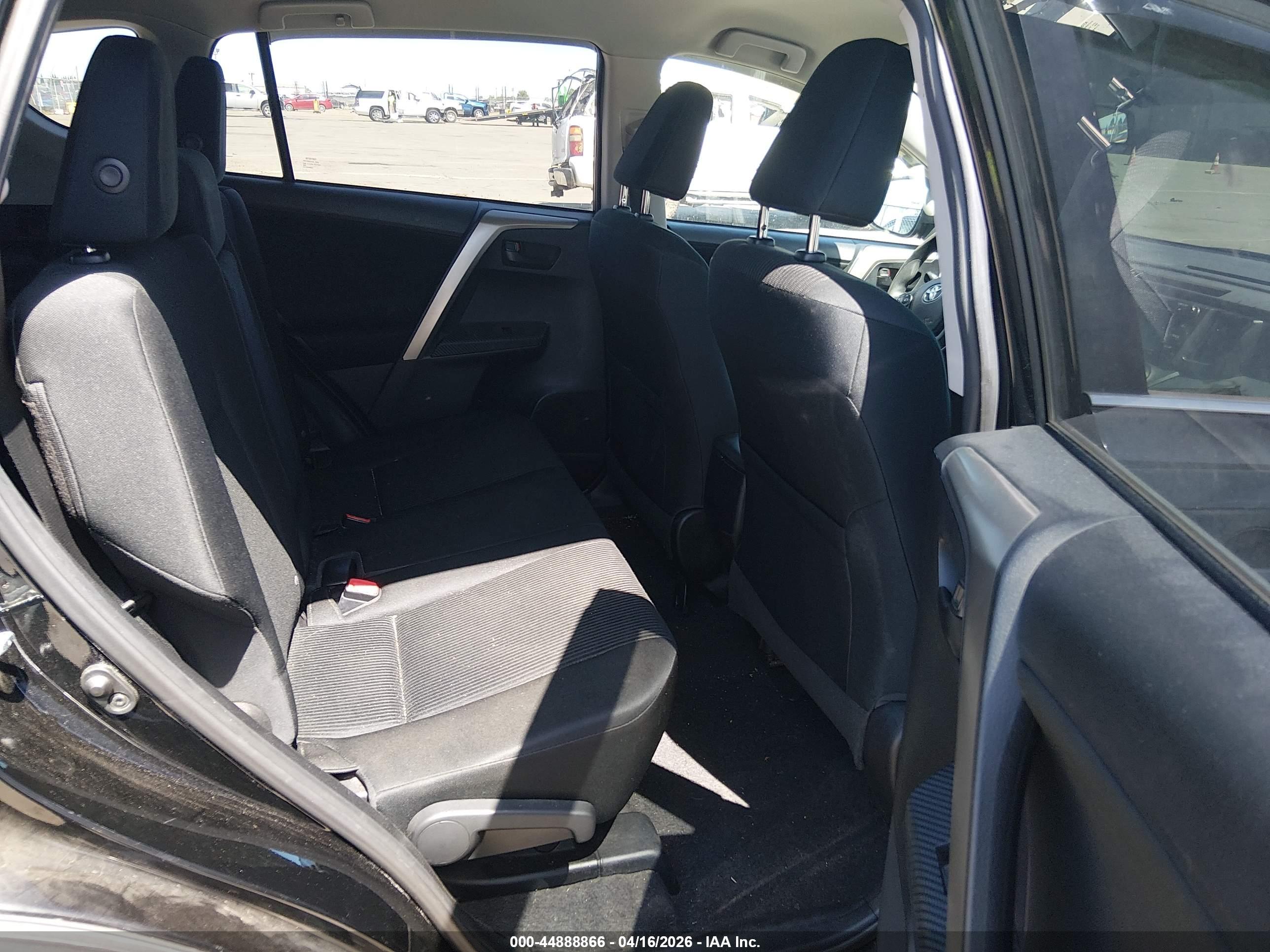 TOYOTA RAV4 image 8