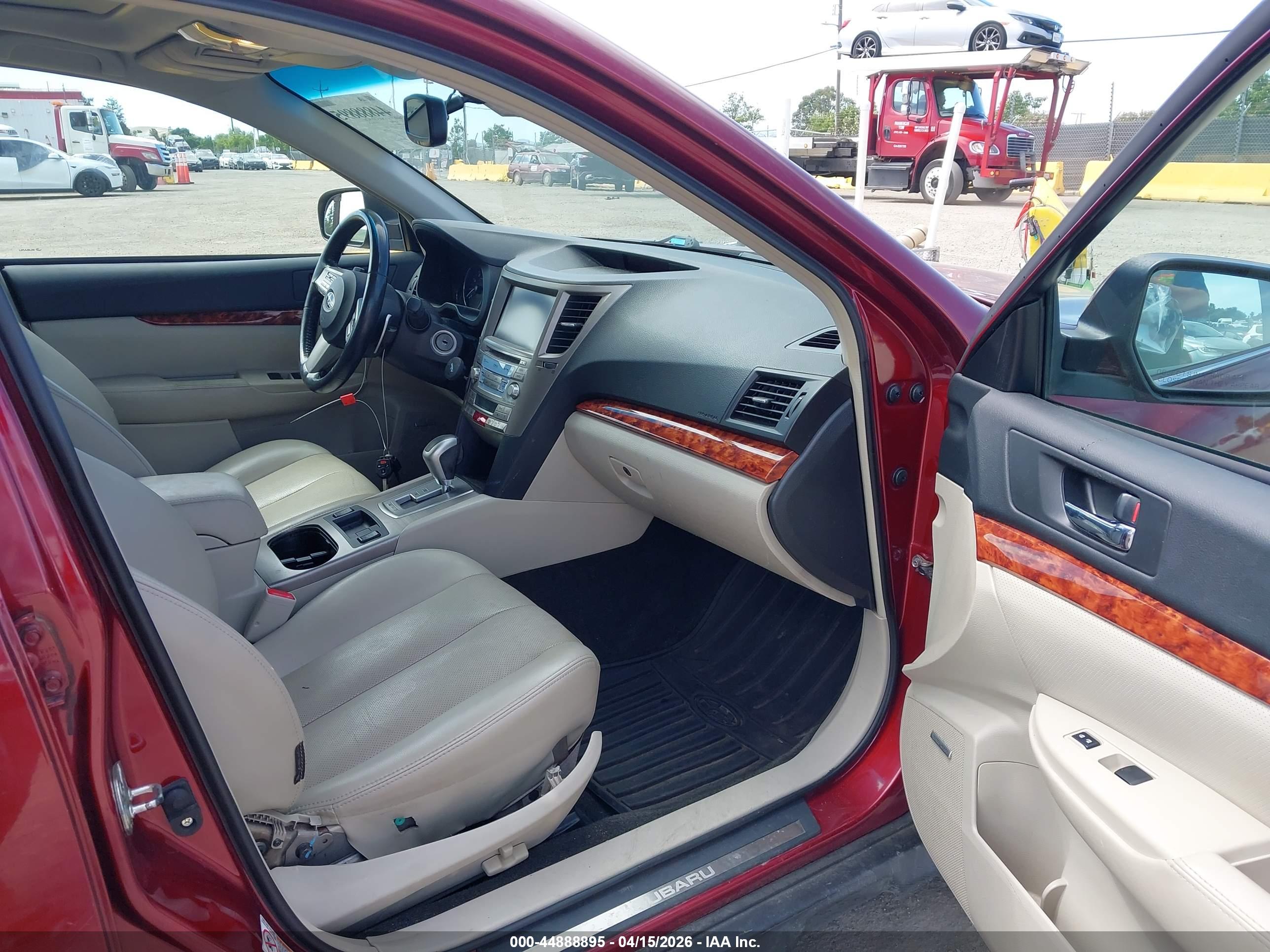 SUBARU OUTBACK image 5