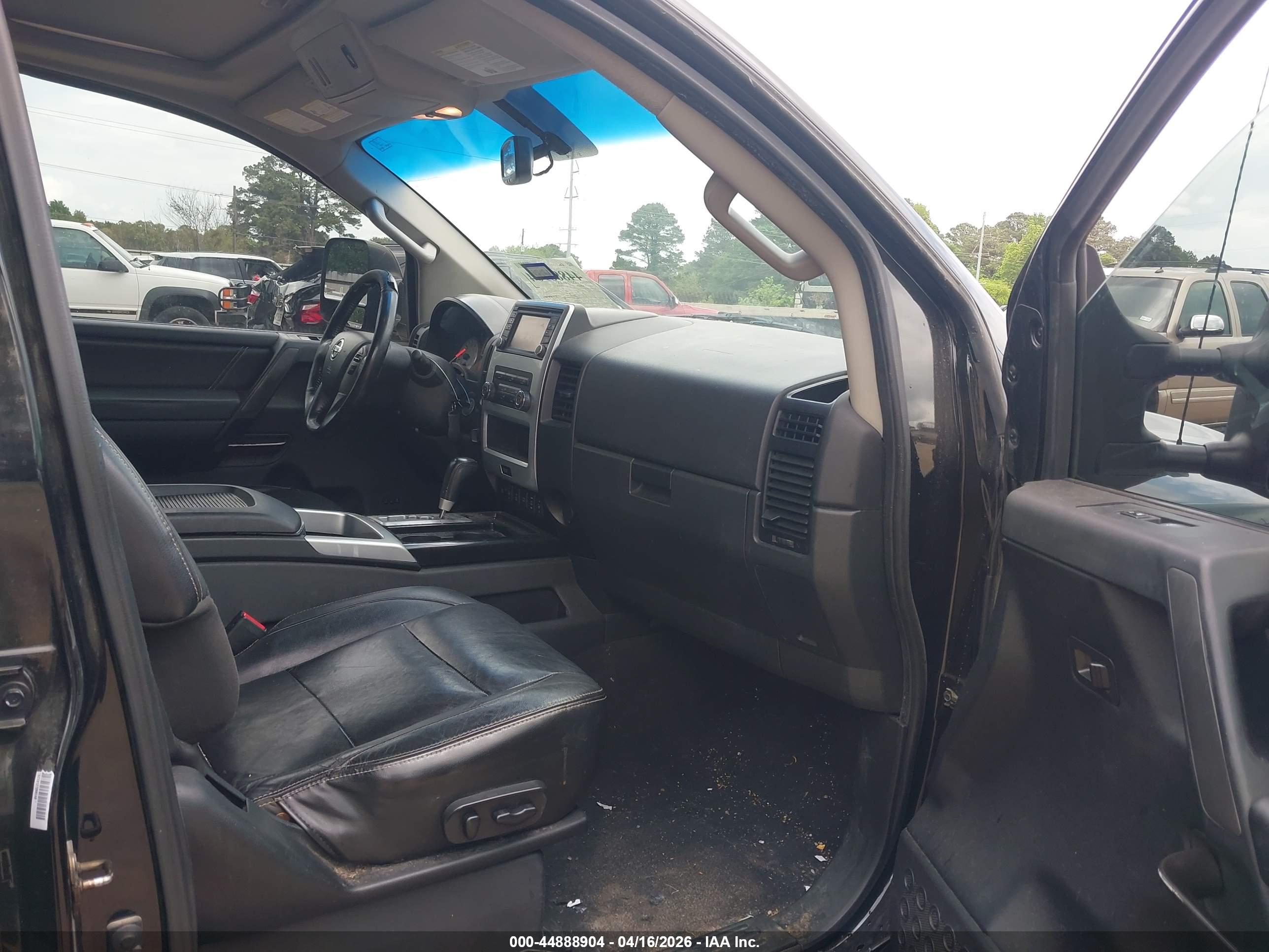 NISSAN TITAN image 5