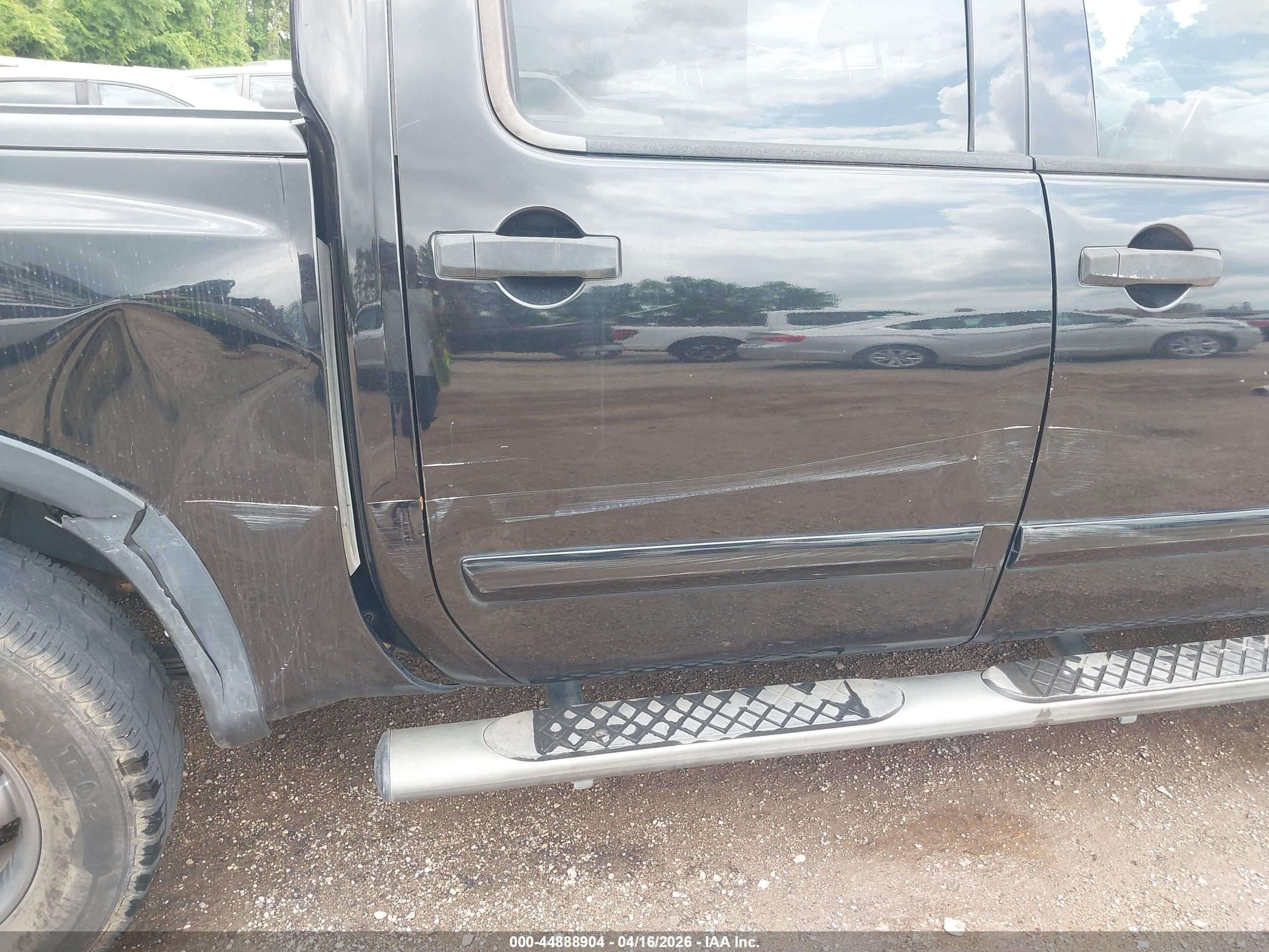 NISSAN TITAN image 6