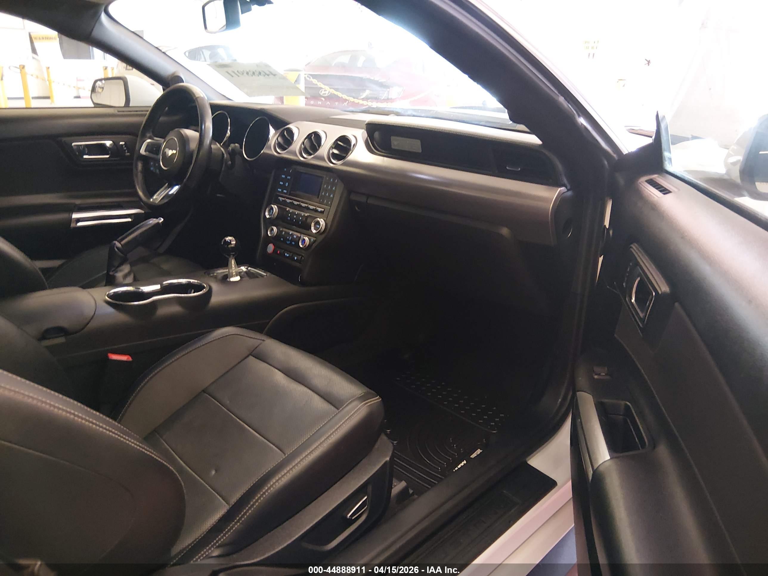 FORD MUSTANG image 5