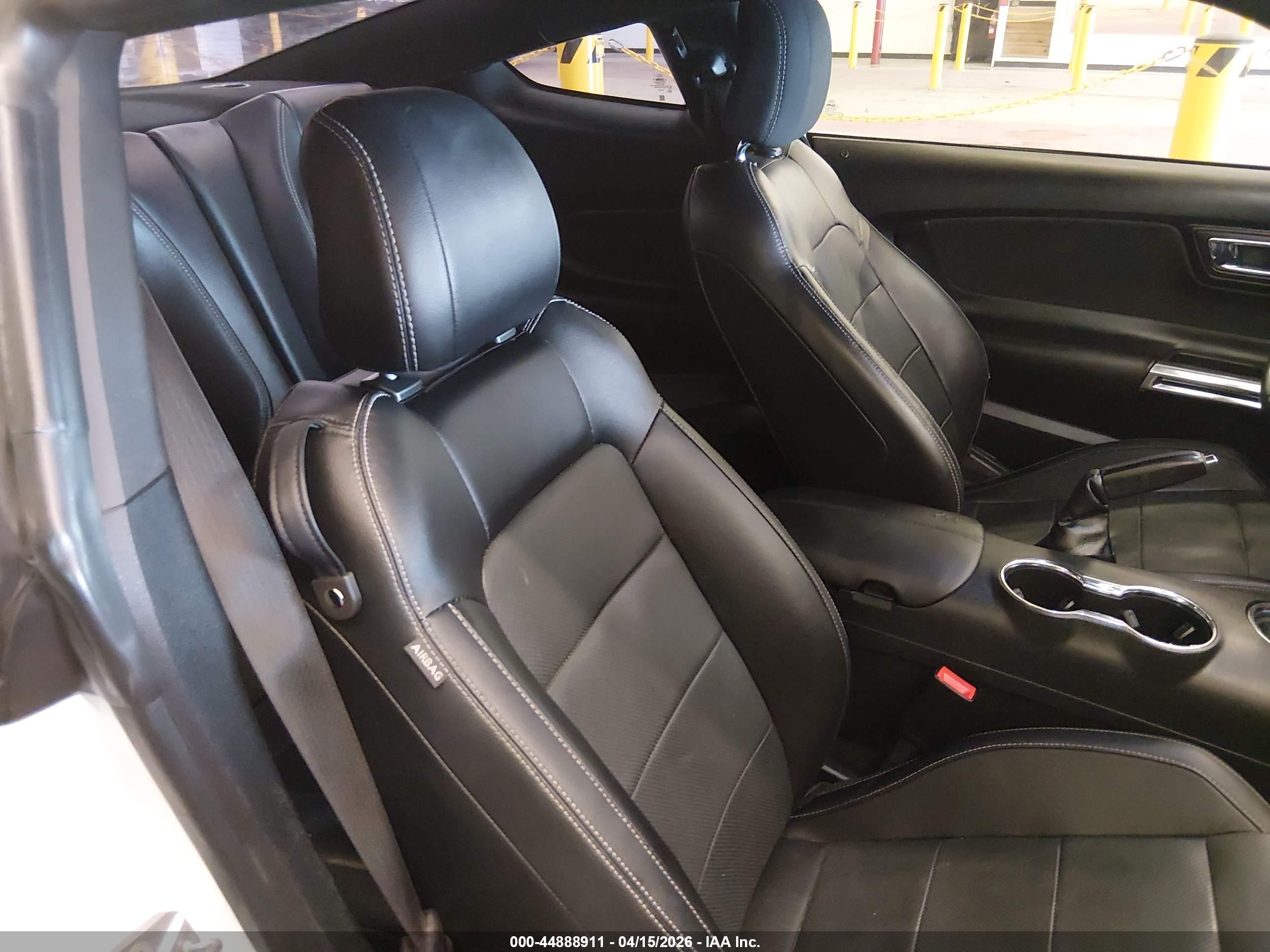 FORD MUSTANG image 8