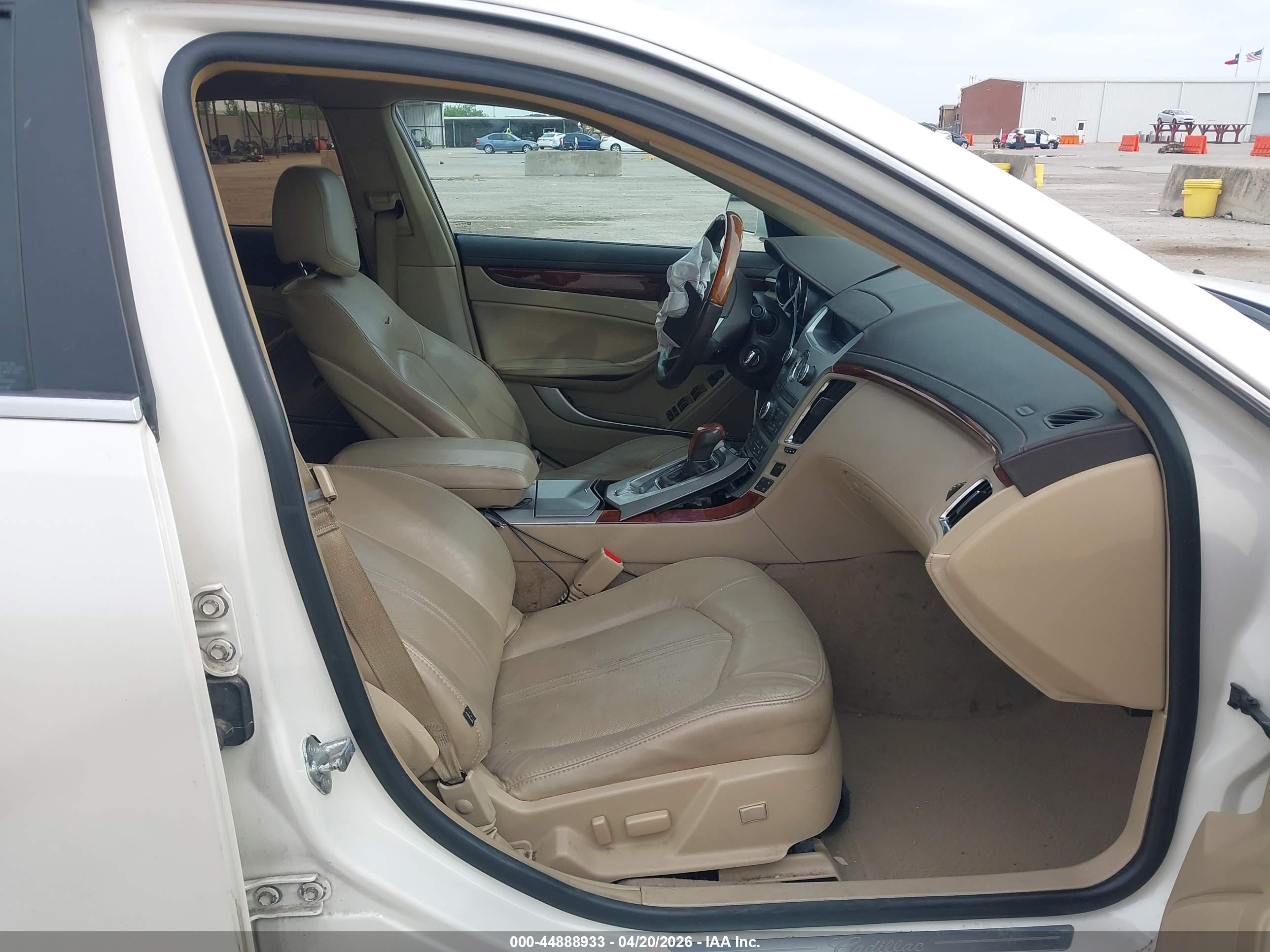CADILLAC CTS image 5