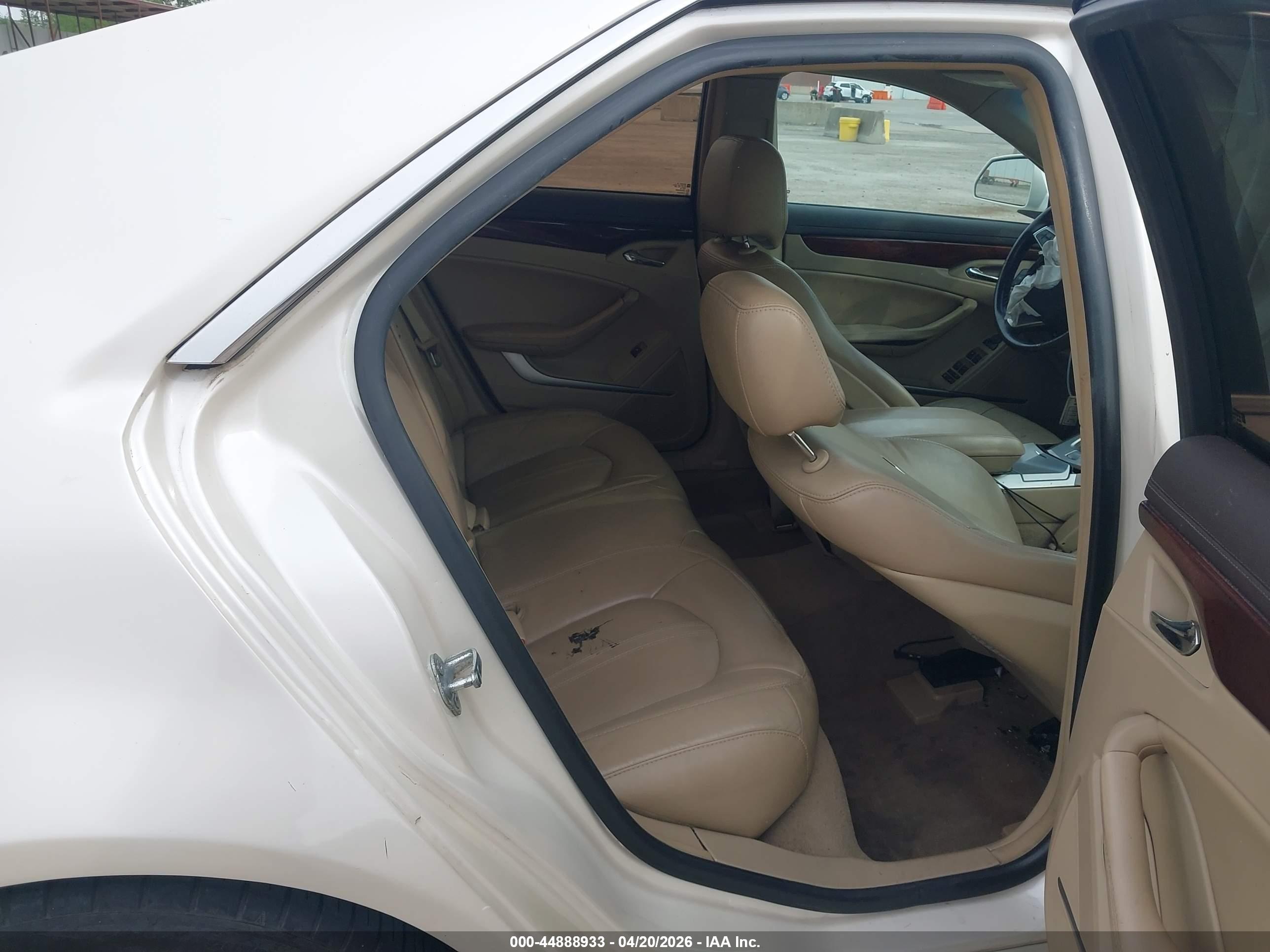 CADILLAC CTS image 8